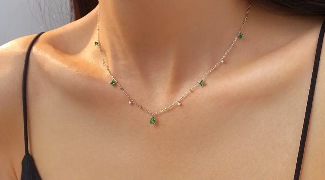 925 STERLING SILVER 18K GOLD-PLATED NECKLACE WITH GREEN TASSELS OF CUBIC ZIRCONIA