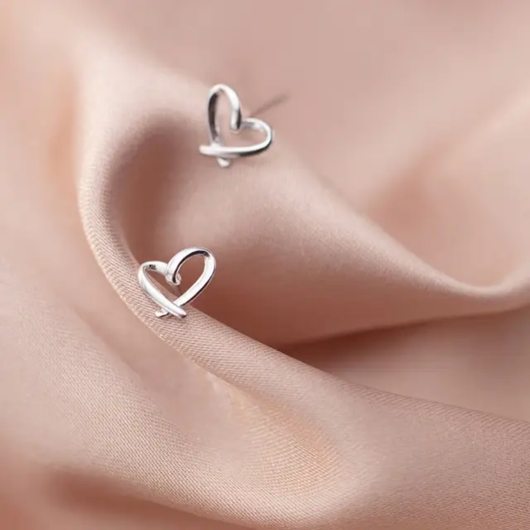 925 STERLING SILVER PETITE HEART EARRINGS (SILVER/ 18K GOLD-PLATED)