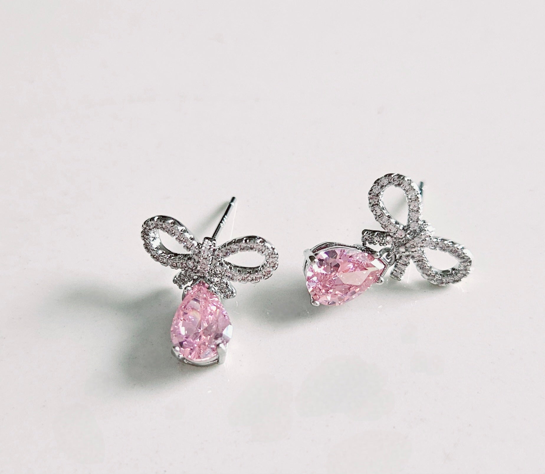 PINK CRYSTAL DROP EARRINGS OF CUBIC ZIRCONIA & 925 SILVER NEEDLE