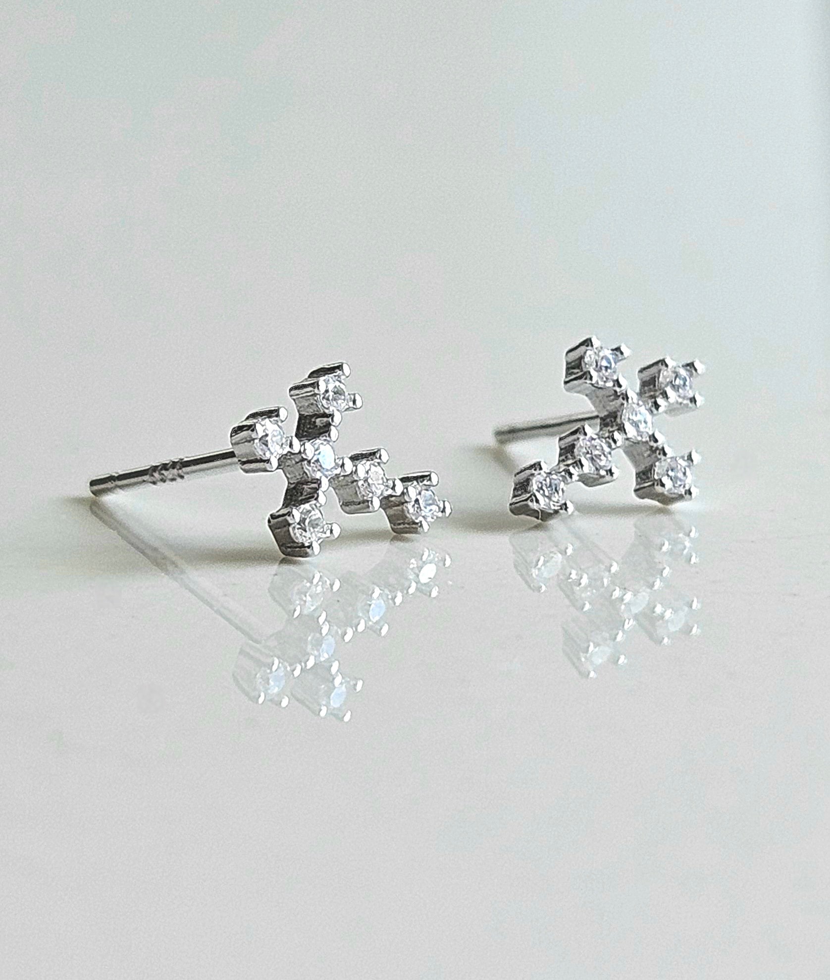 925 STERLING SILVER CROSS EARRINGS OF CUBIC ZIRCONIA