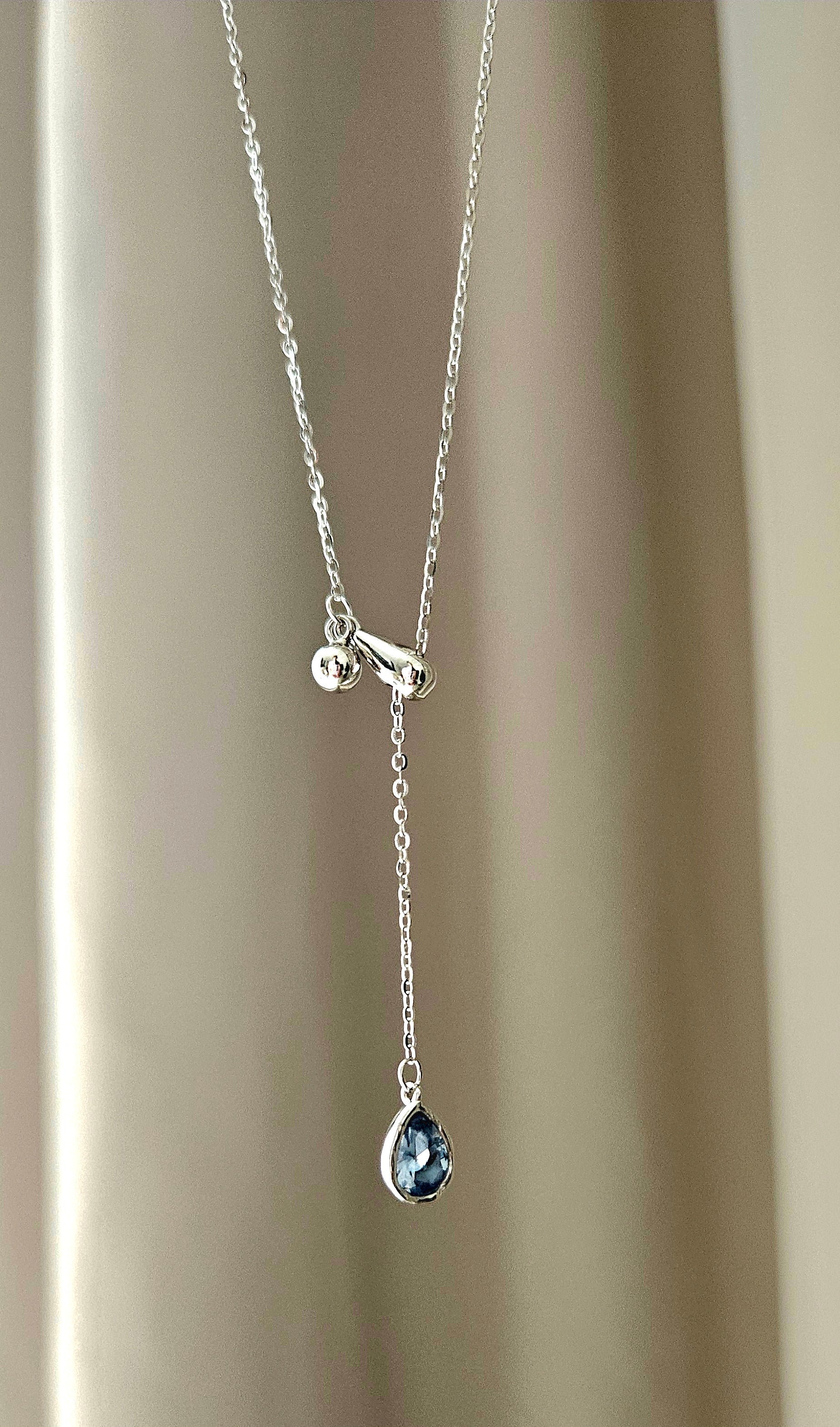925 STERLING SILVER NECKLACE WITH BLUE DROPLET PENDANT OF CUBIC ZIRCONIA