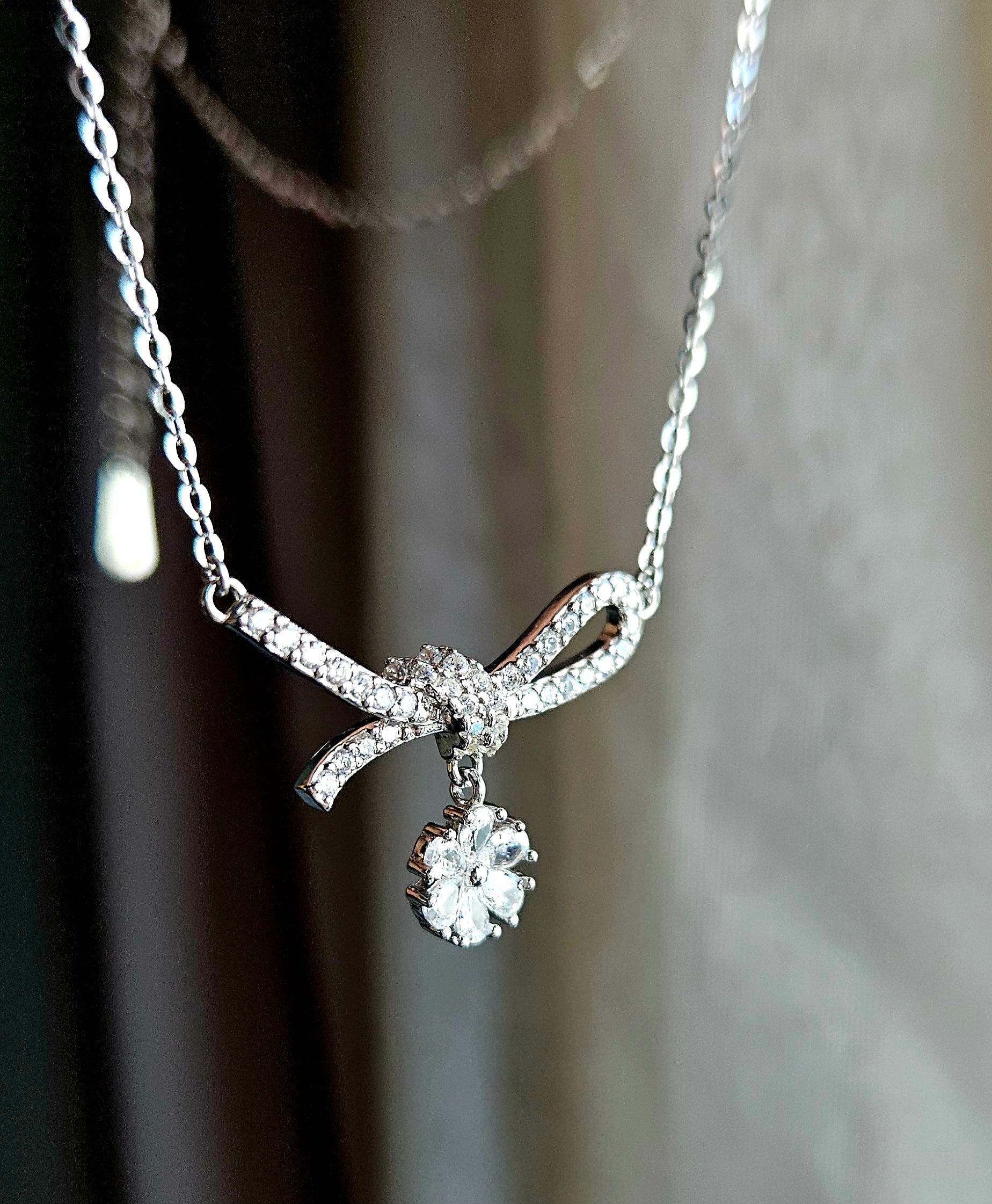 925 STERLING SILVER NECKLACE WITH A BOW PENDANT OF CUBIC ZIRCONIA