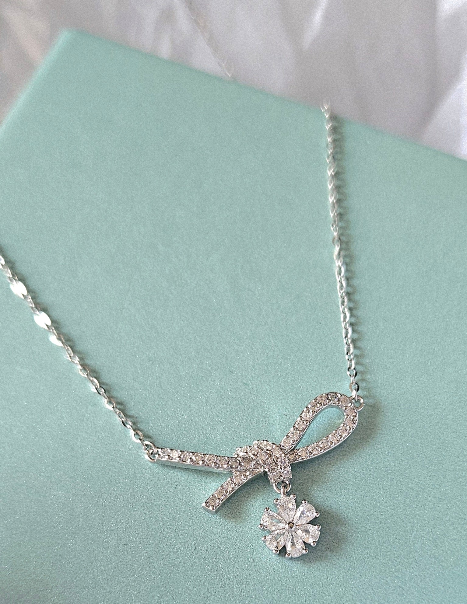 925 STERLING SILVER NECKLACE WITH A BOW PENDANT OF CUBIC ZIRCONIA