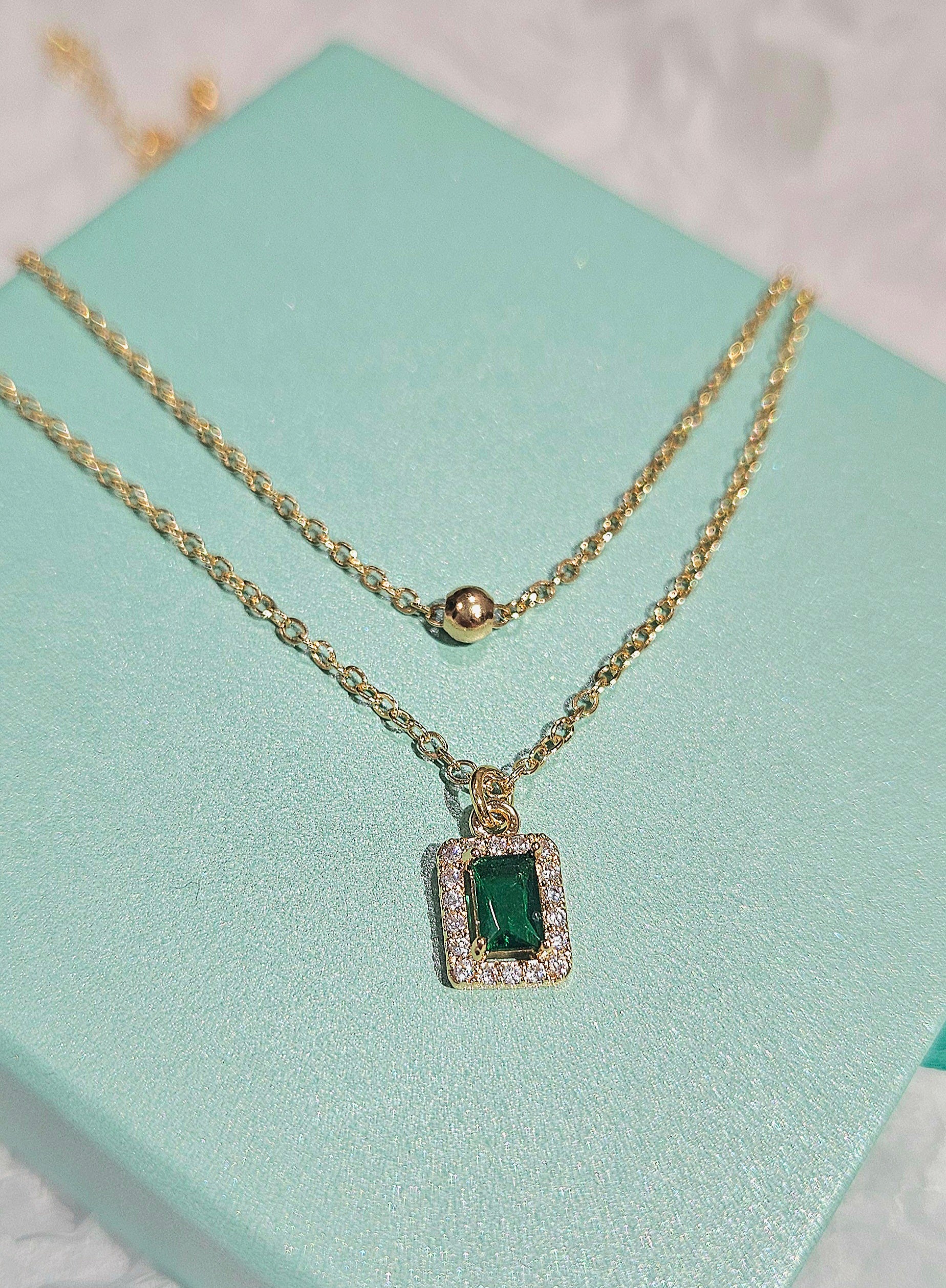STAINLESS STEEL 2-LAYERED NECKLACE WITH A GREEN CUBIC ZIRCONIA PENDANT