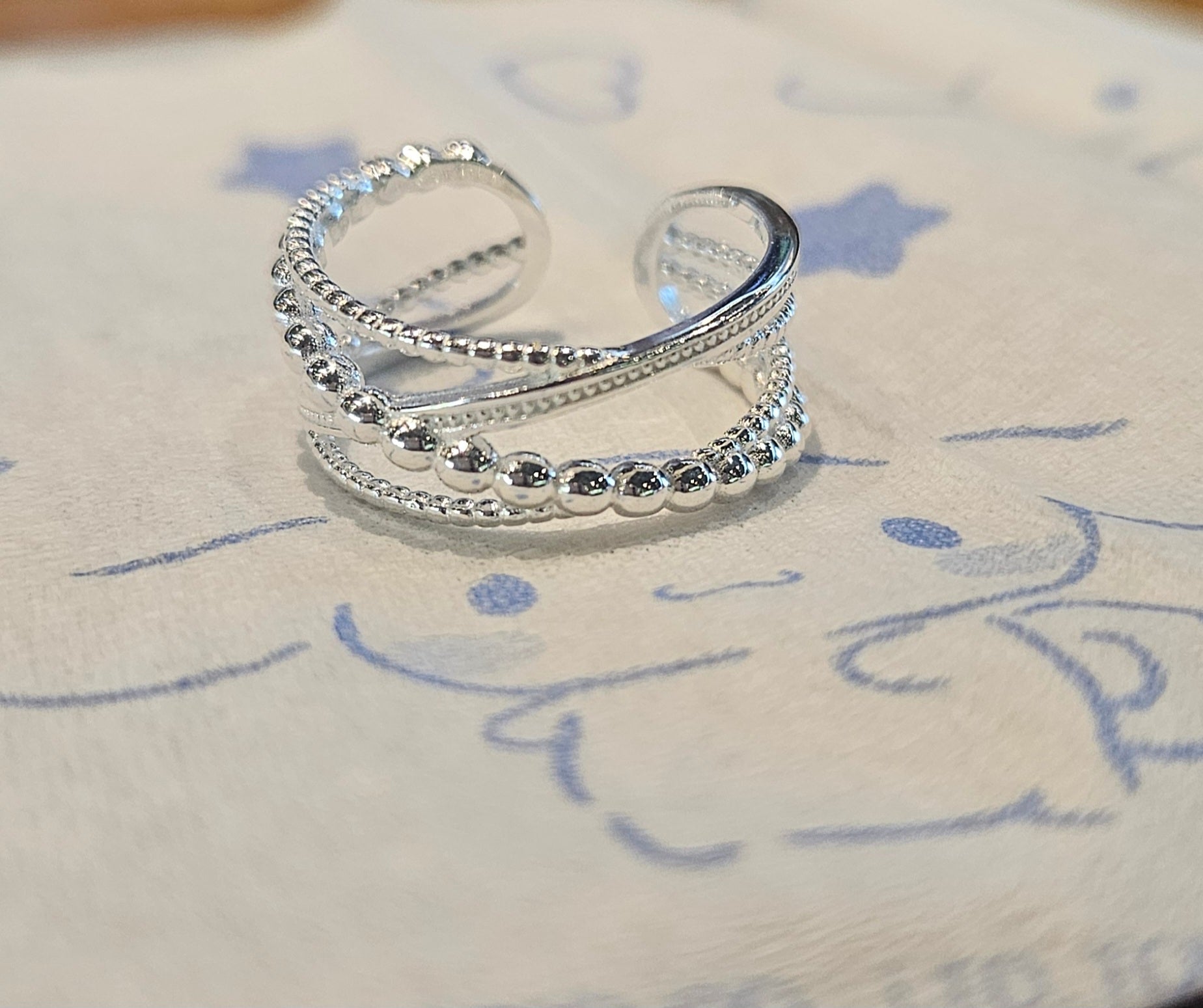 925 STERLING SILVER CROSSED BEADS RING