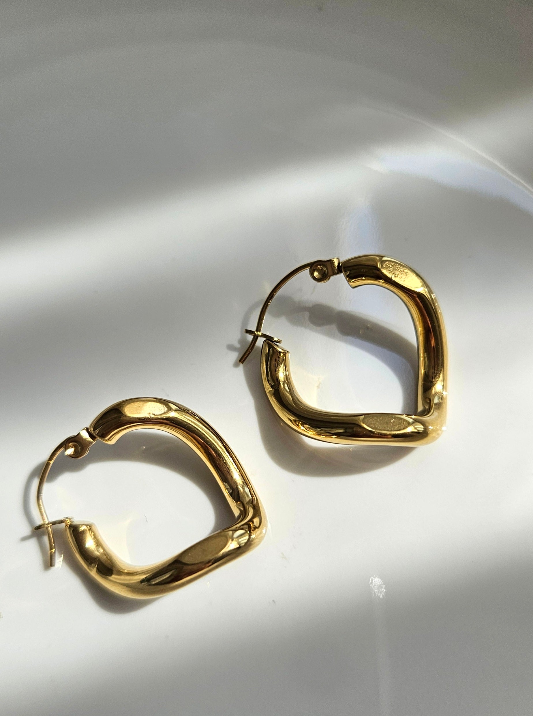 STAINLESS STEEL ARTISTIC HOOP EARRINGS & BRACELET SET