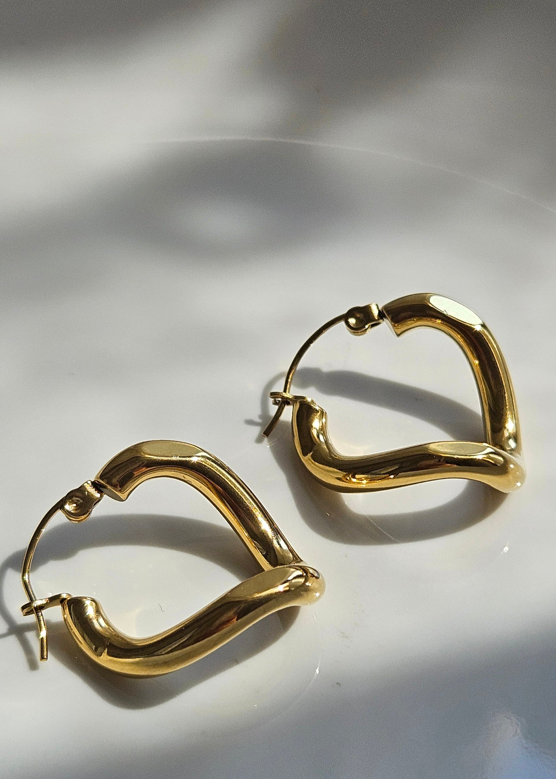 STAINLESS STEEL ARTISTIC HOOP EARRINGS & BRACELET SET