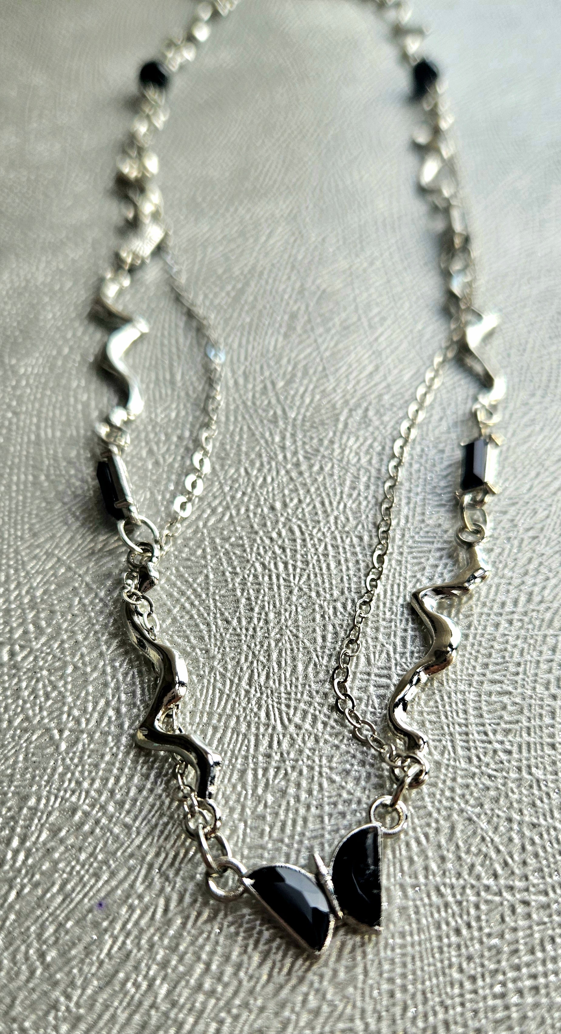 STAINLESS STEEL LAYERED NECKLACE WITH BLACK RHINESTONES