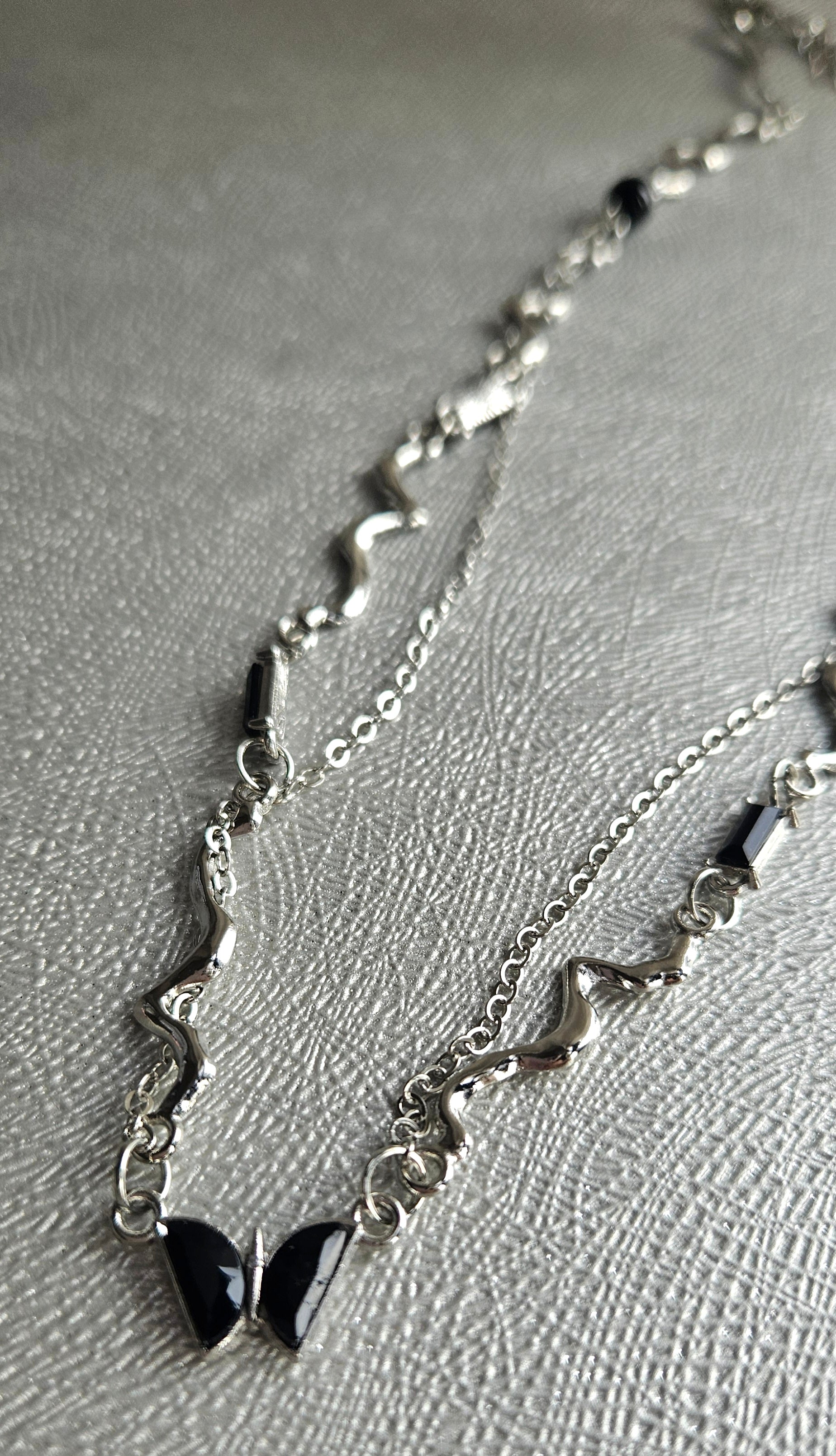 STAINLESS STEEL LAYERED NECKLACE WITH BLACK RHINESTONES