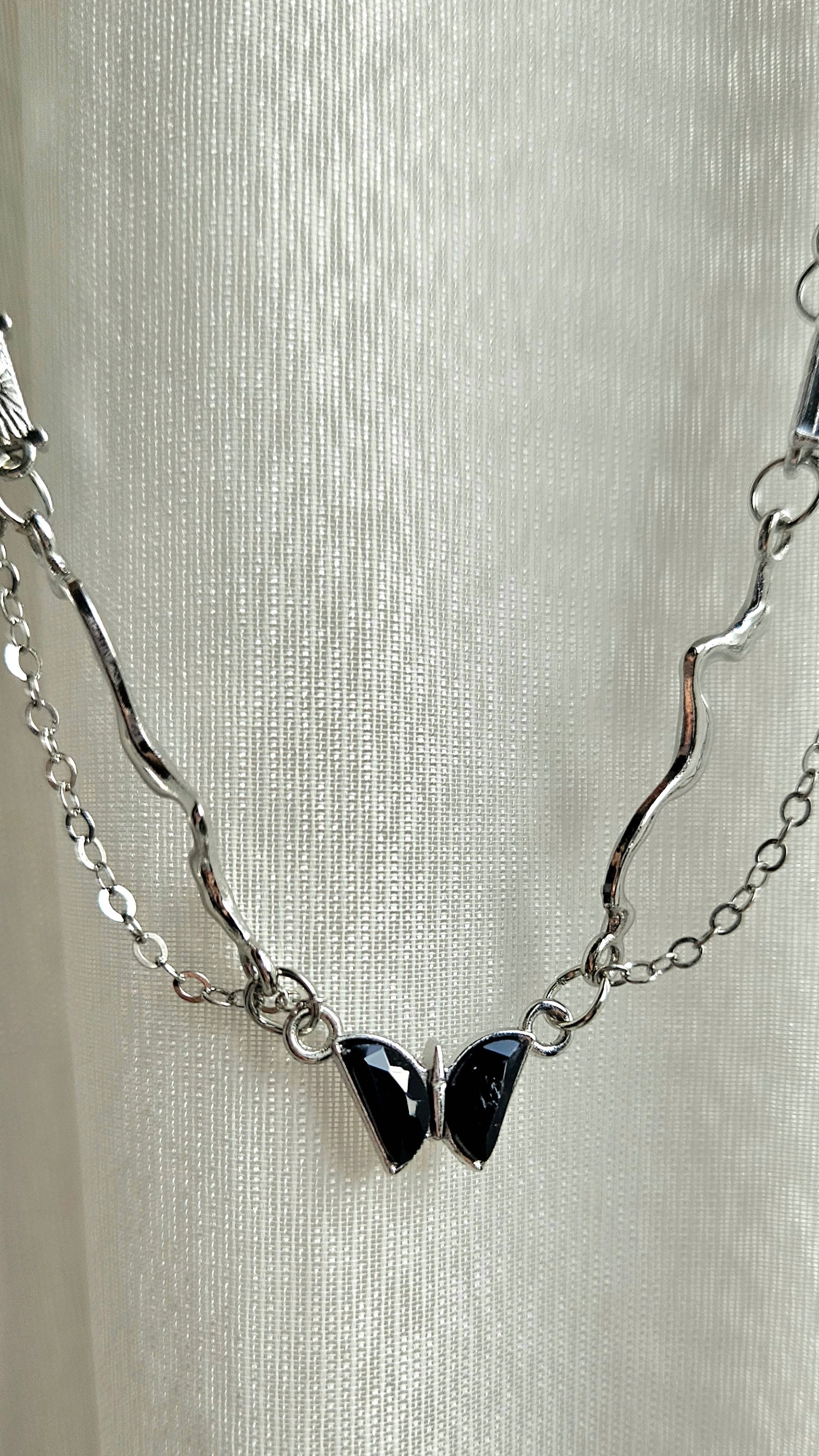 STAINLESS STEEL LAYERED NECKLACE WITH BLACK RHINESTONES