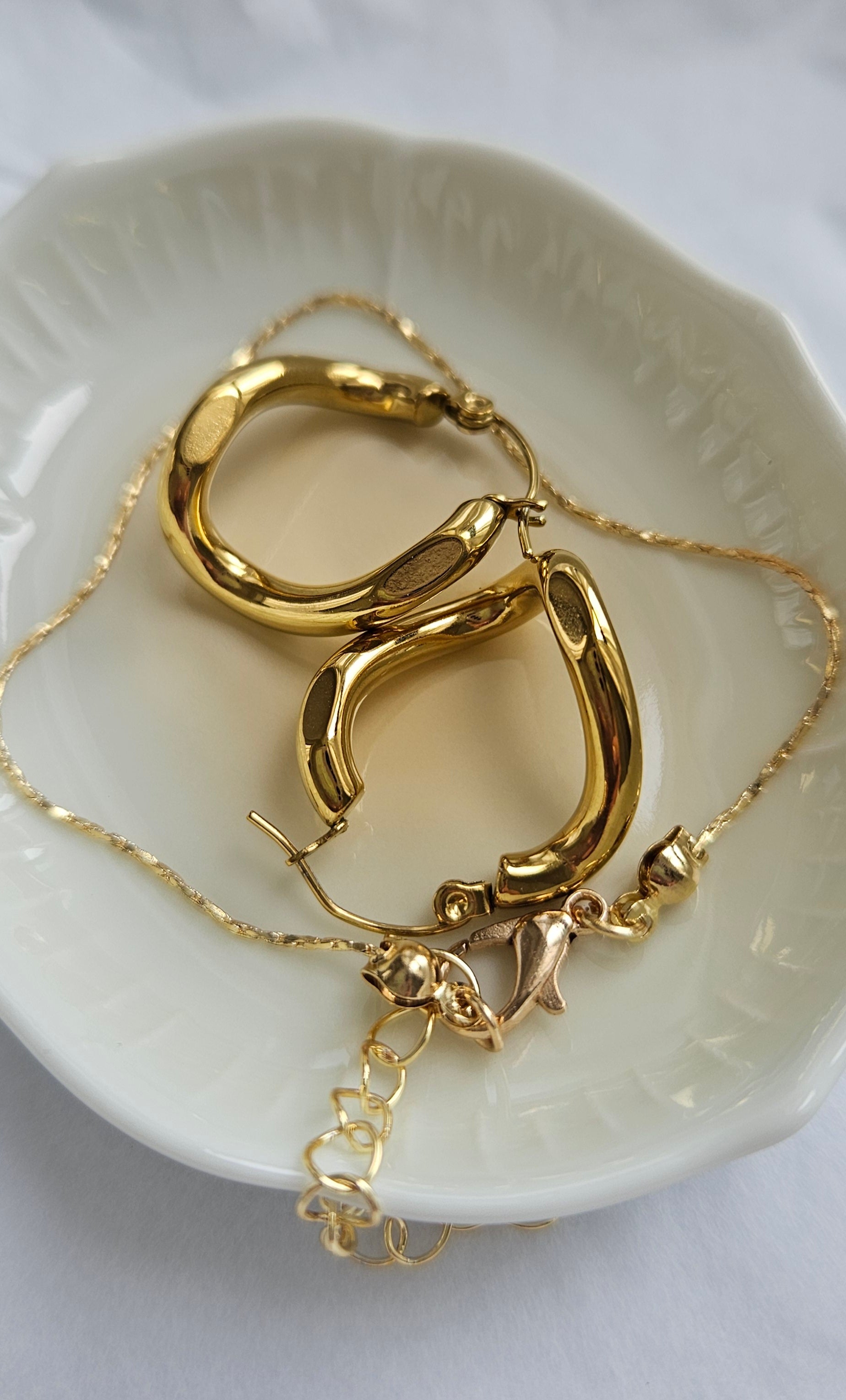 STAINLESS STEEL ARTISTIC HOOP EARRINGS & BRACELET SET