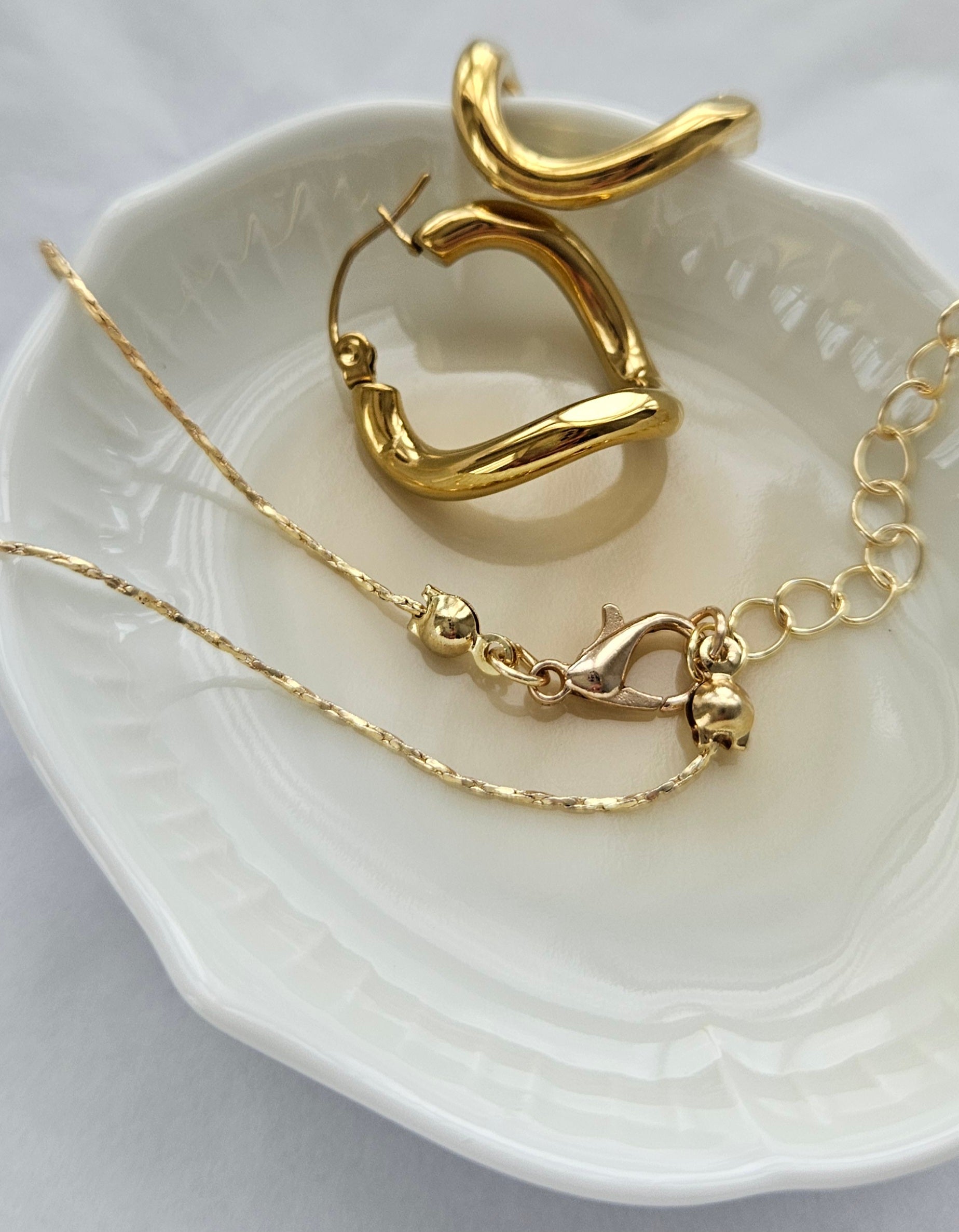 STAINLESS STEEL ARTISTIC HOOP EARRINGS & BRACELET SET