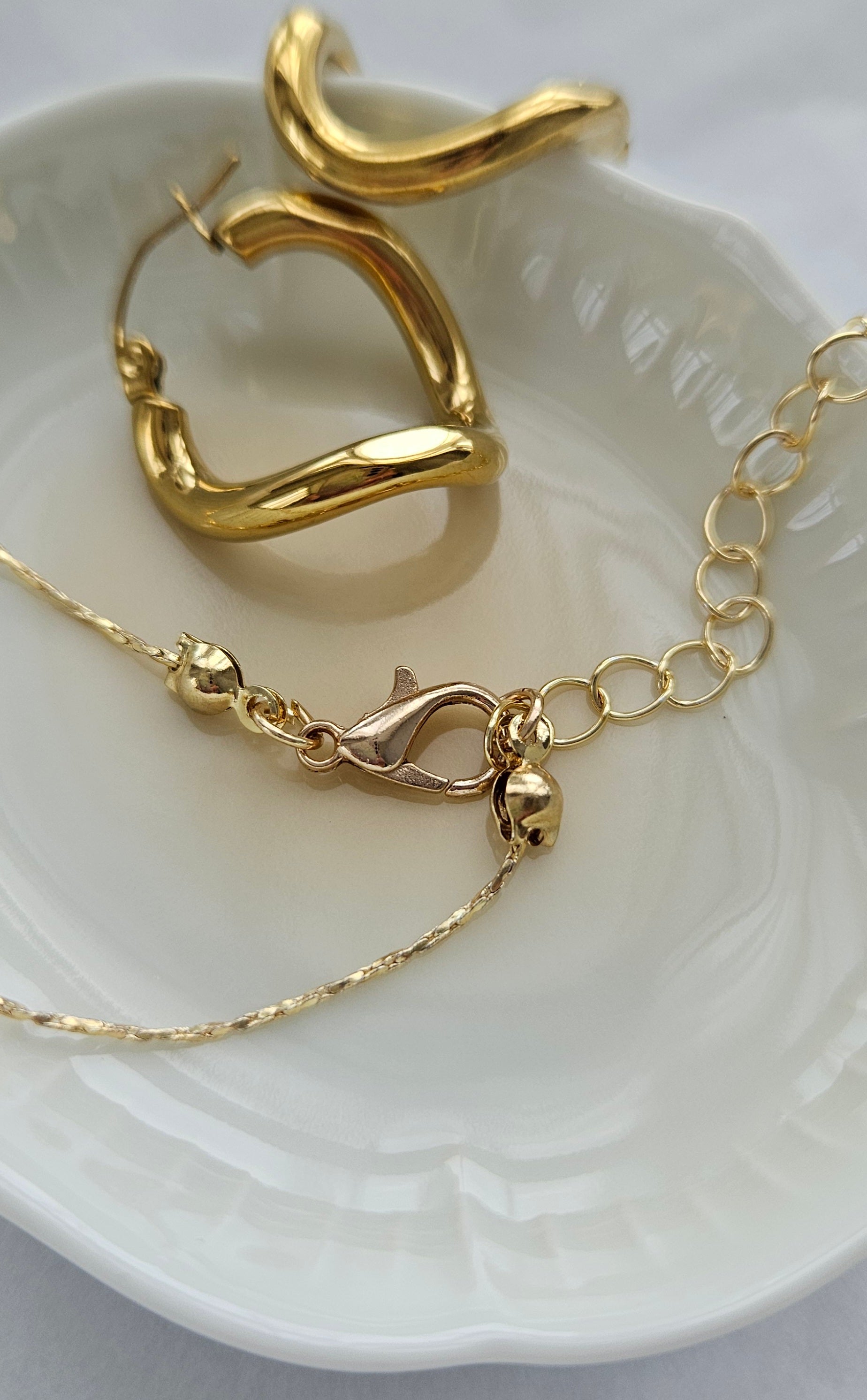 STAINLESS STEEL ARTISTIC HOOP EARRINGS & BRACELET SET