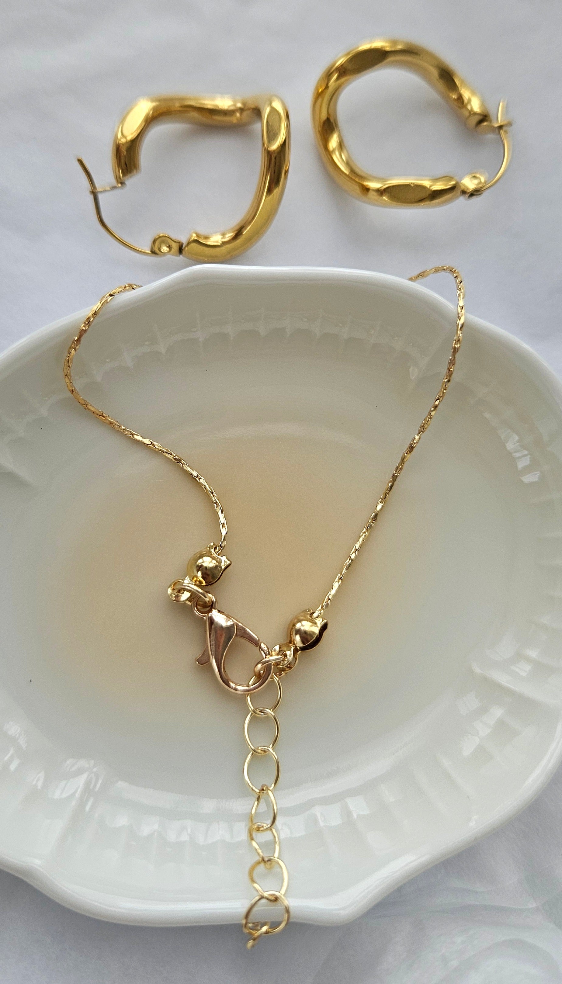 STAINLESS STEEL ARTISTIC HOOP EARRINGS & BRACELET SET