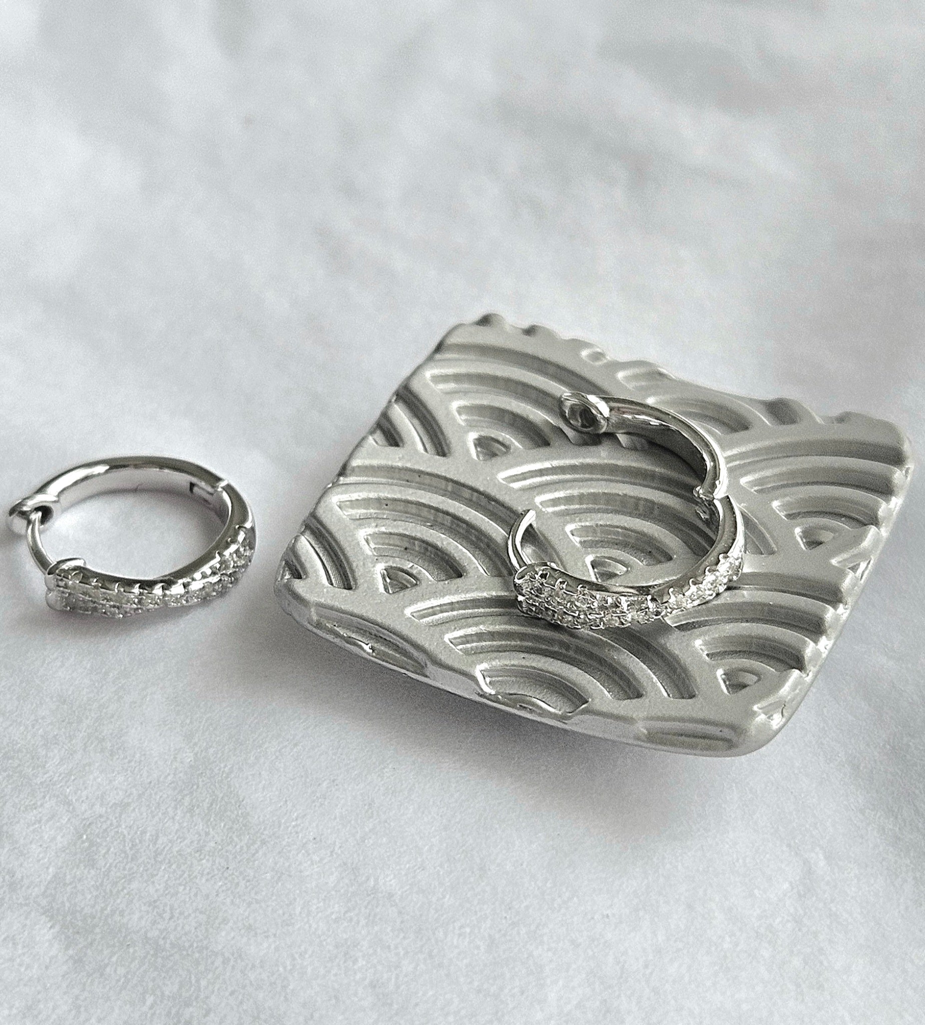 925 STERLING SILVER HOOP EARRINGS (SILVER/ 18K GOLD-PLATED)