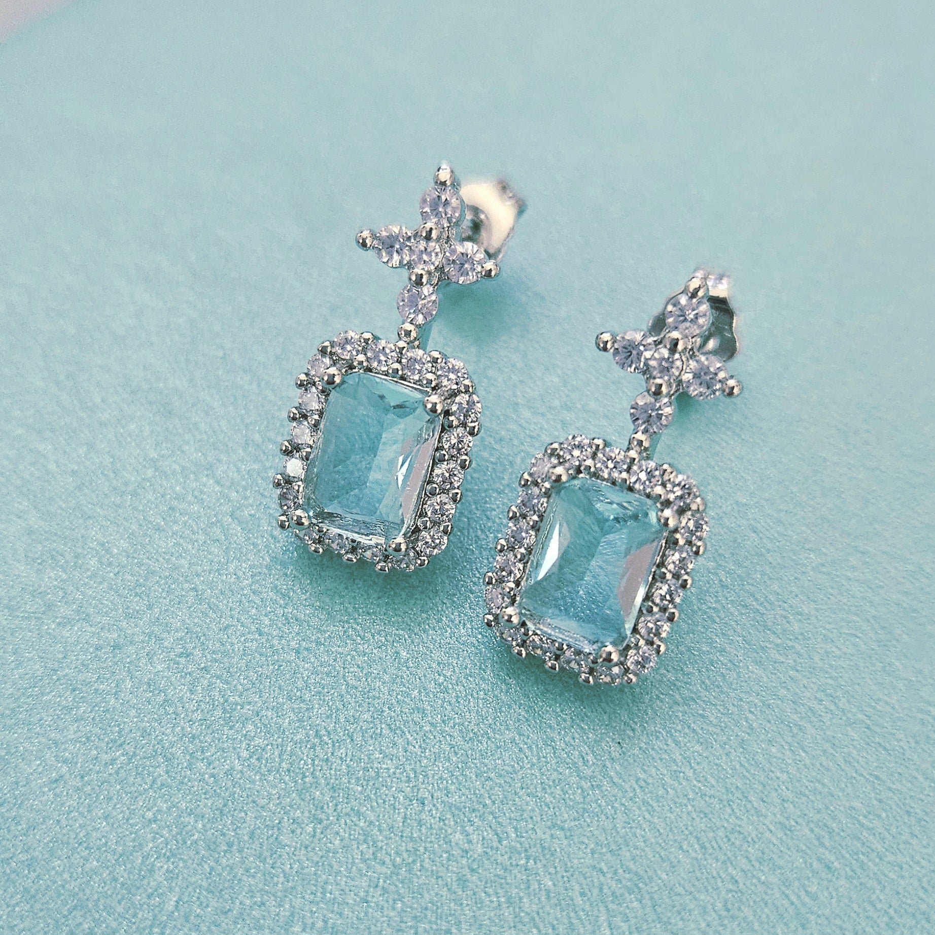 AQUA CUBIC ZIRCONIA EARRINGS AND RHINESTONE BRACELET SET