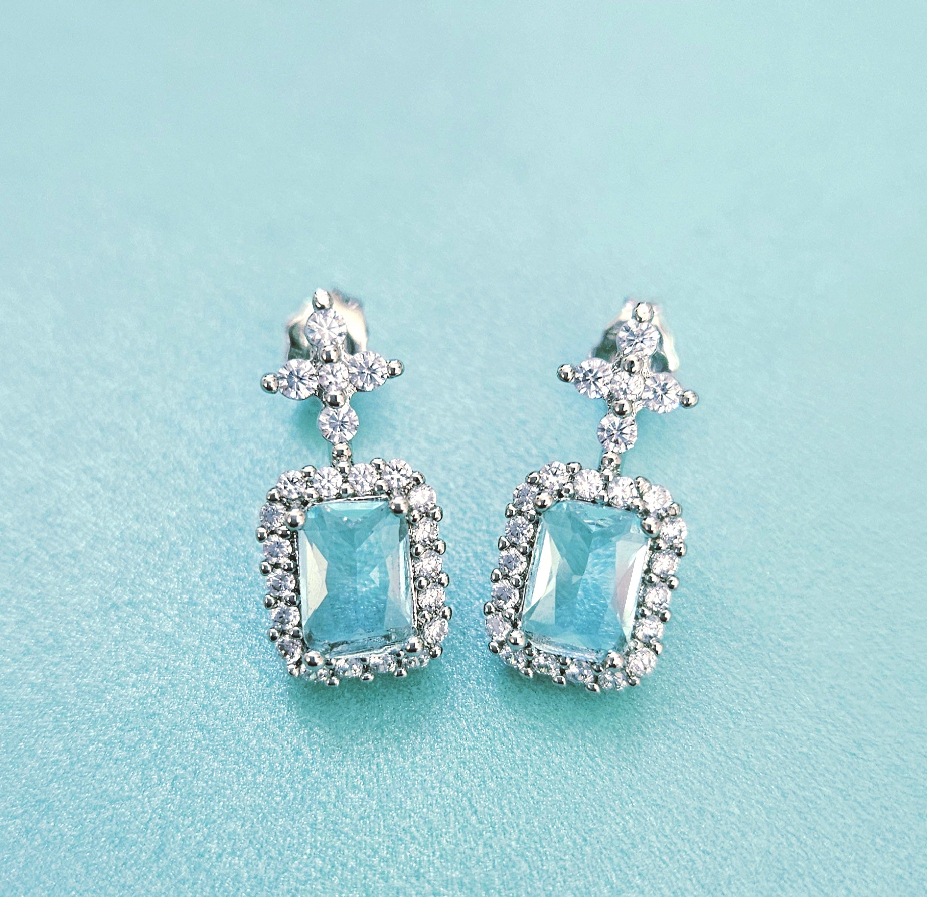 AQUA CUBIC ZIRCONIA EARRINGS AND RHINESTONE BRACELET SET