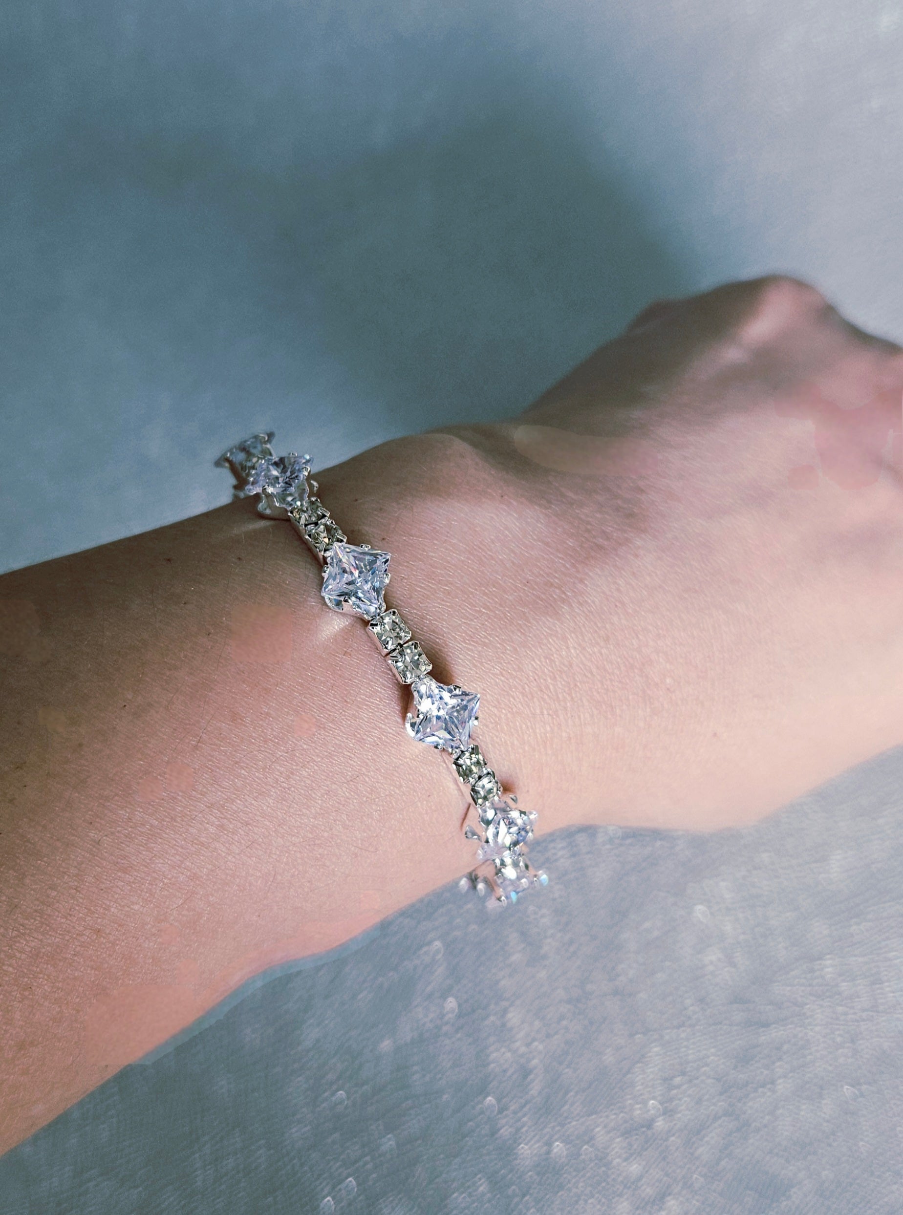 AQUA CUBIC ZIRCONIA EARRINGS AND RHINESTONE BRACELET SET