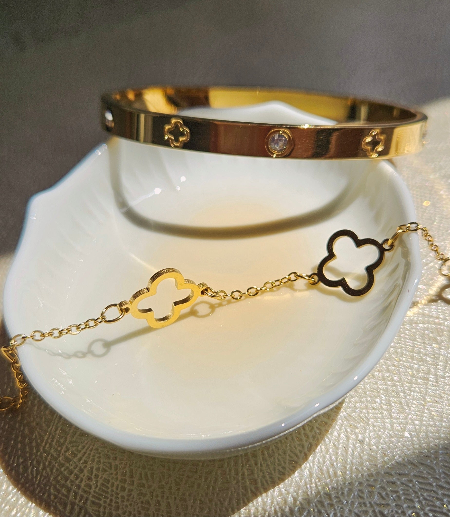 STAINLESS STEEL CLOVER BANGLE & CHAIN BRACELET SET