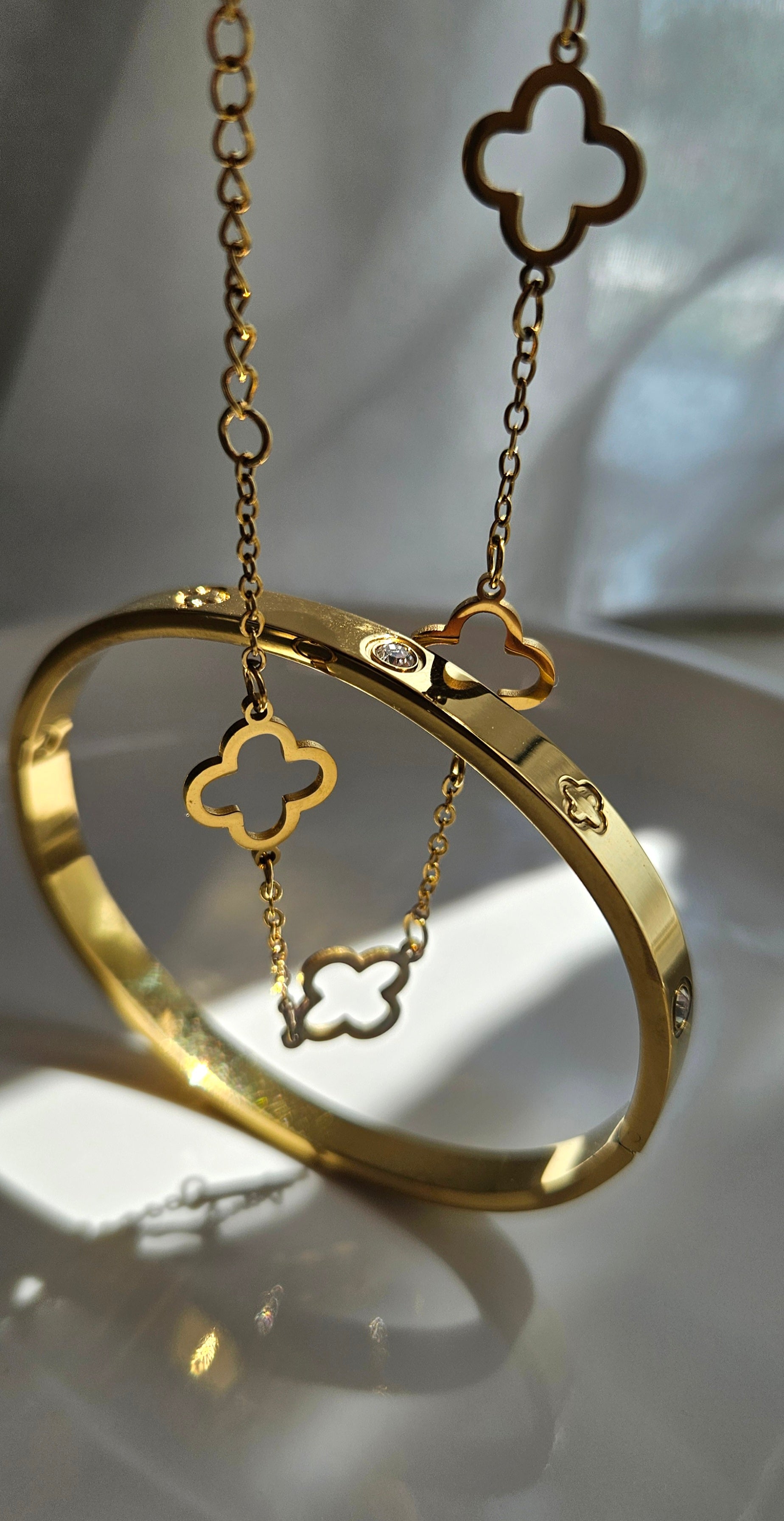 STAINLESS STEEL CLOVER BANGLE & CHAIN BRACELET SET