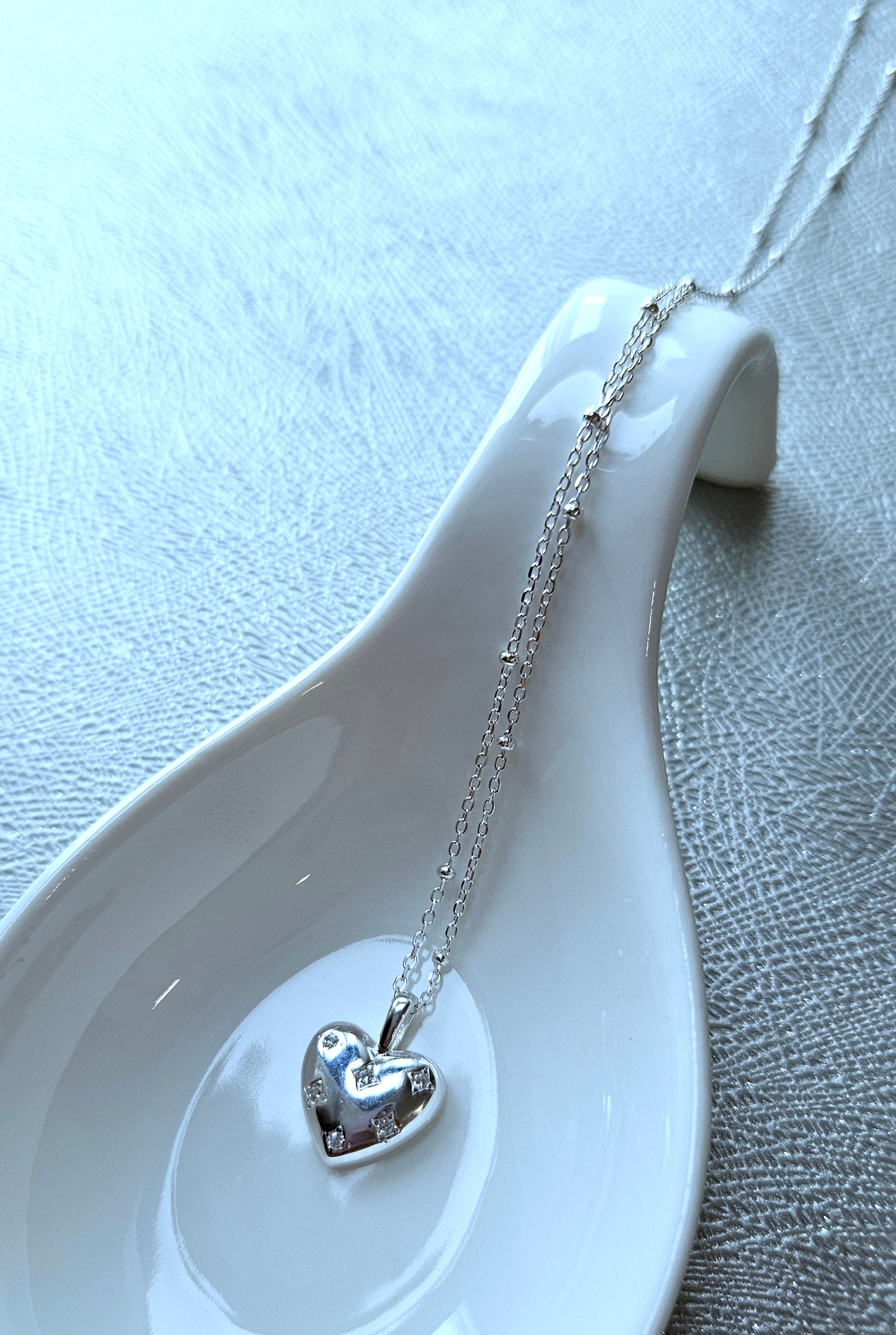 925 STERLING SILVER NECKLACE WITH A HEART PENDANT OF CUBIC ZIRCONIA STONES