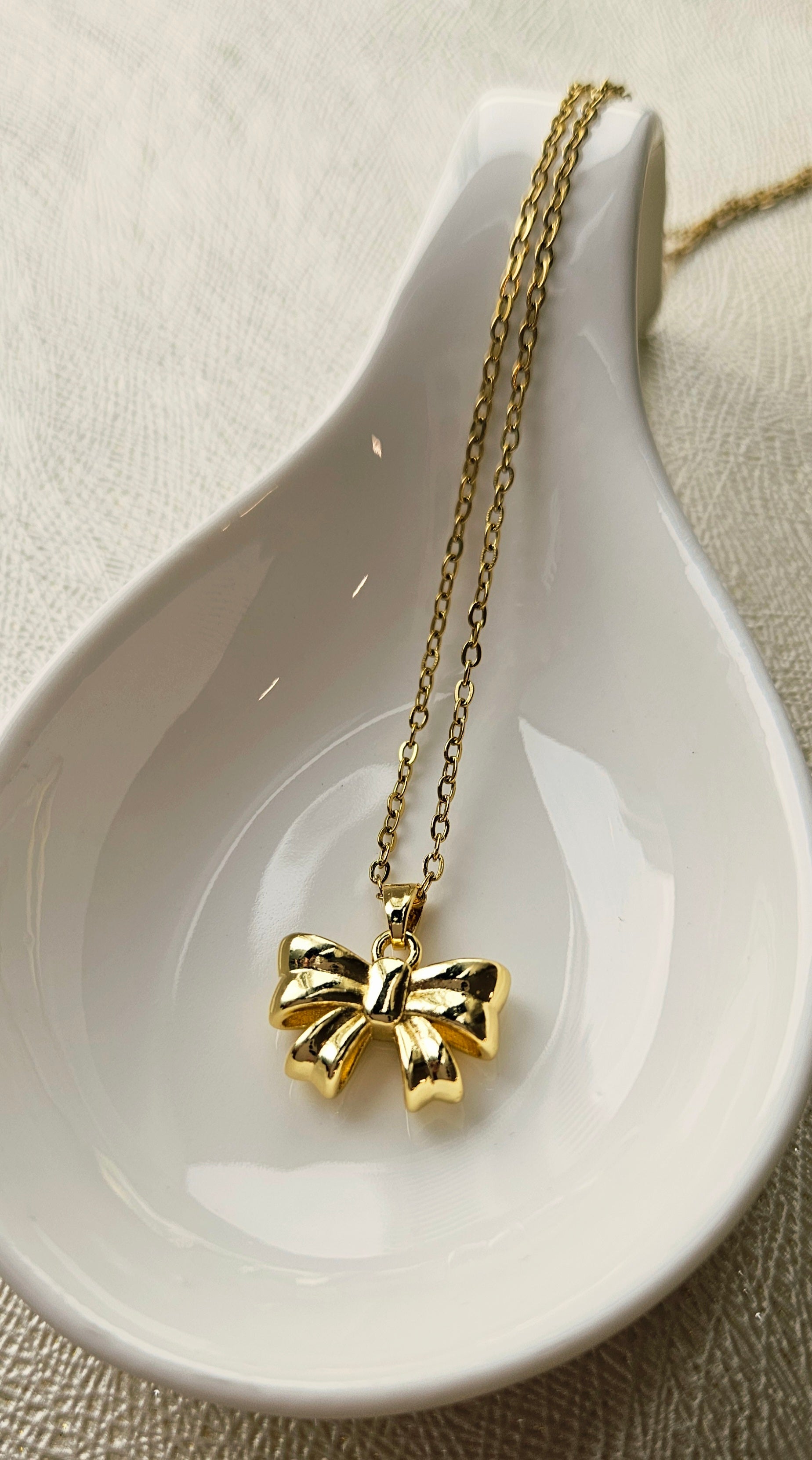 STAINLESS STEEL 18K GOLD-PLATED BOW NECKLACE & EARRINGS SET