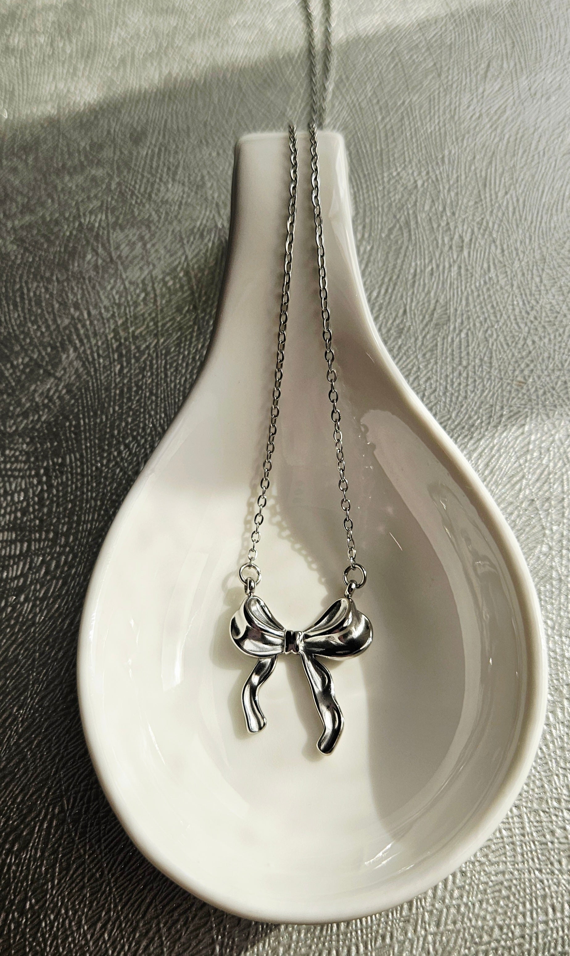STAINLESS STEEL SILVER BOW EARRINGS AND NECKLACE SET