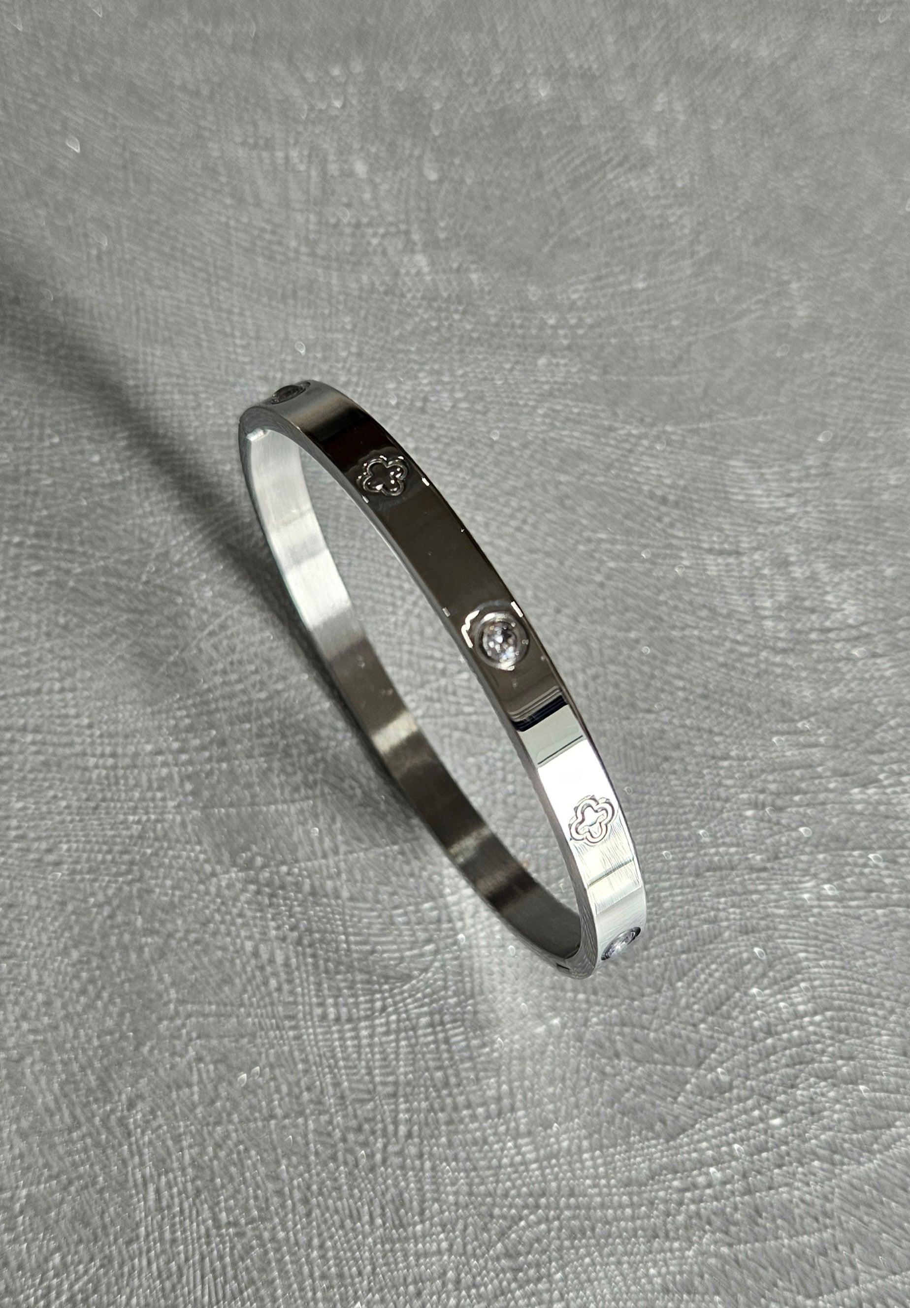 STAINLESS STEEL SILVER CLOVER BANGLE WITH RHINESTONES