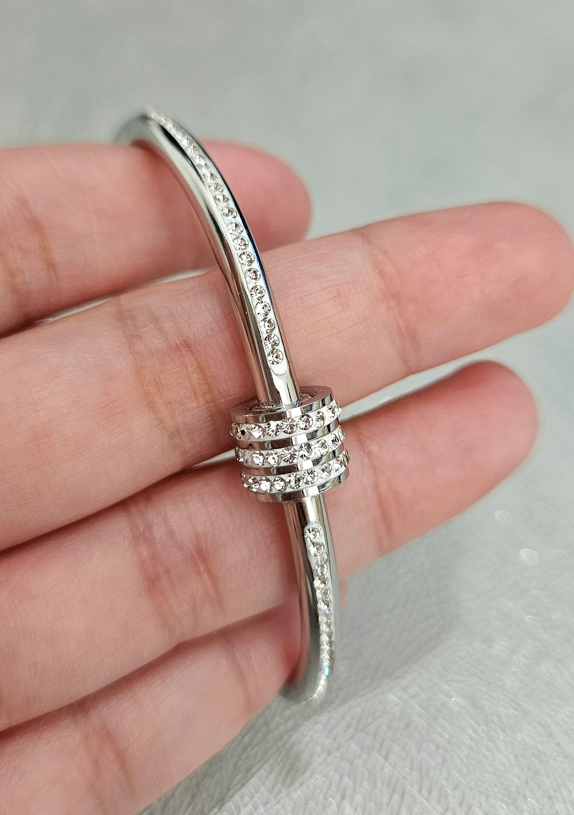 STAINLESS STEEL SILVER BANGLE WITH RHINESTONES