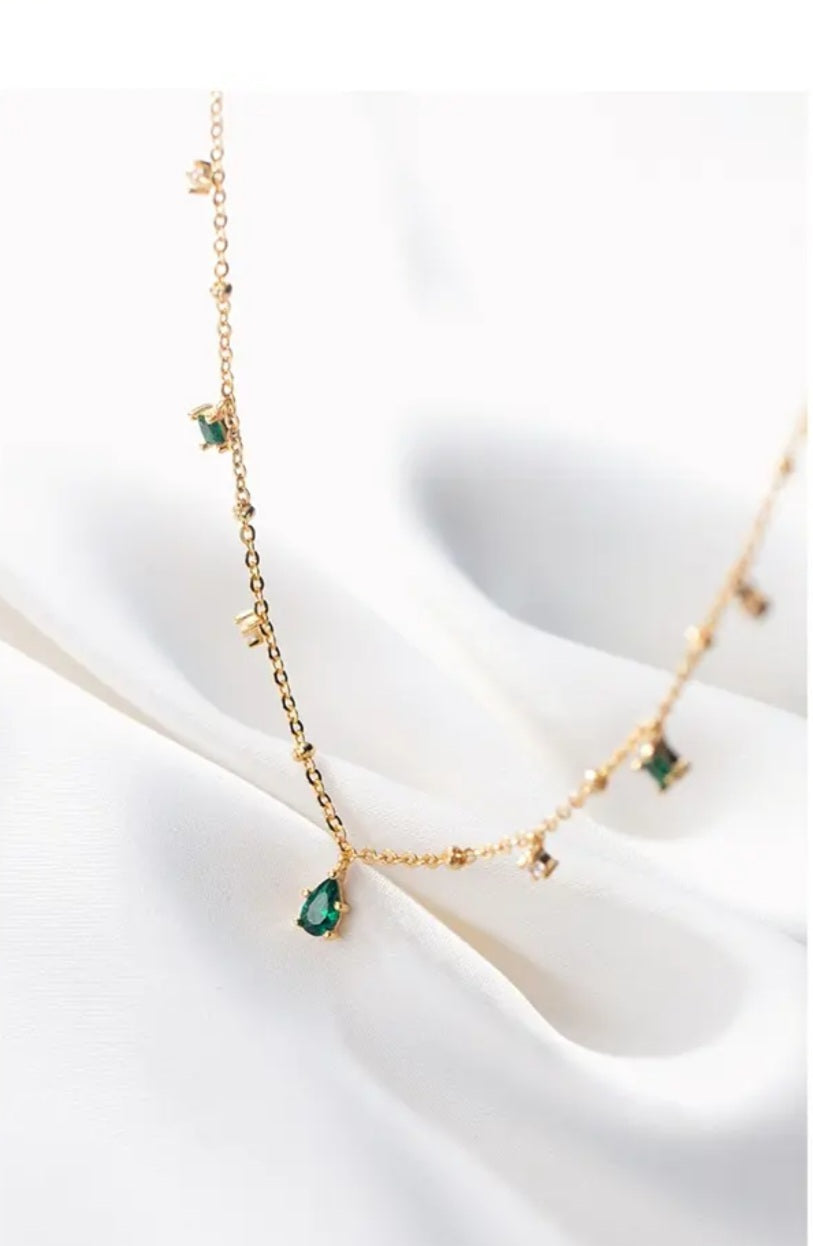 925 STERLING SILVER 18K GOLD-PLATED NECKLACE WITH GREEN TASSELS OF CUBIC ZIRCONIA
