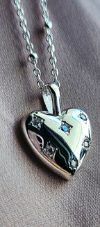 925 STERLING SILVER NECKLACE WITH A HEART PENDANT OF CUBIC ZIRCONIA STONES