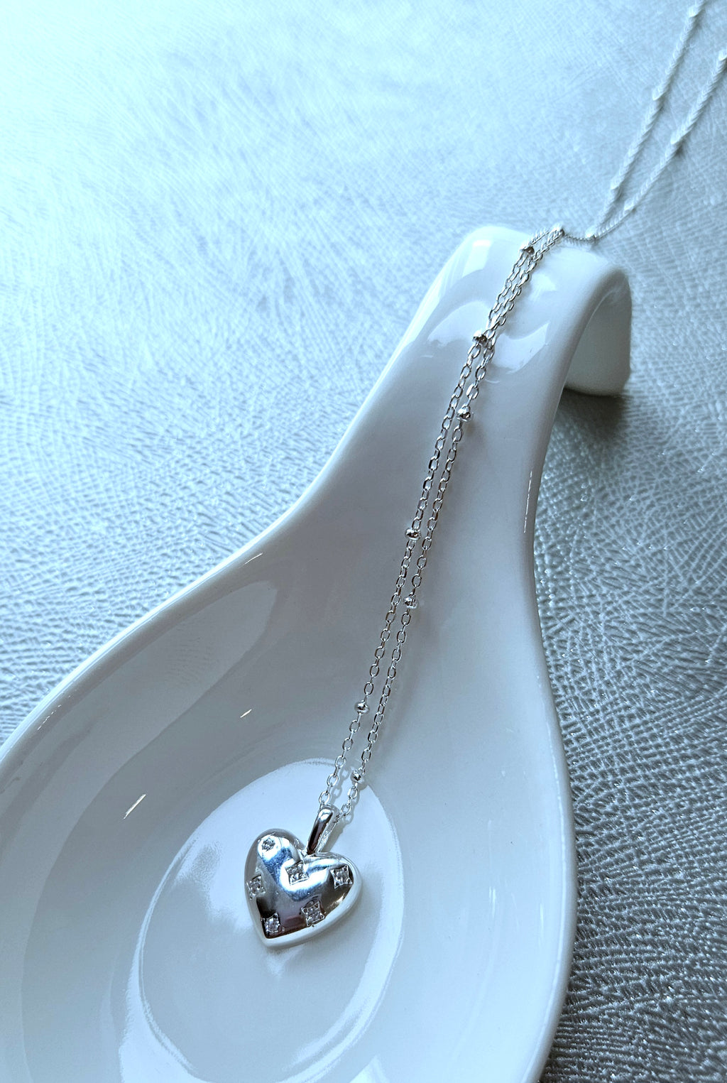 925 STERLING SILVER NECKLACE WITH A HEART PENDANT OF CUBIC ZIRCONIA STONES