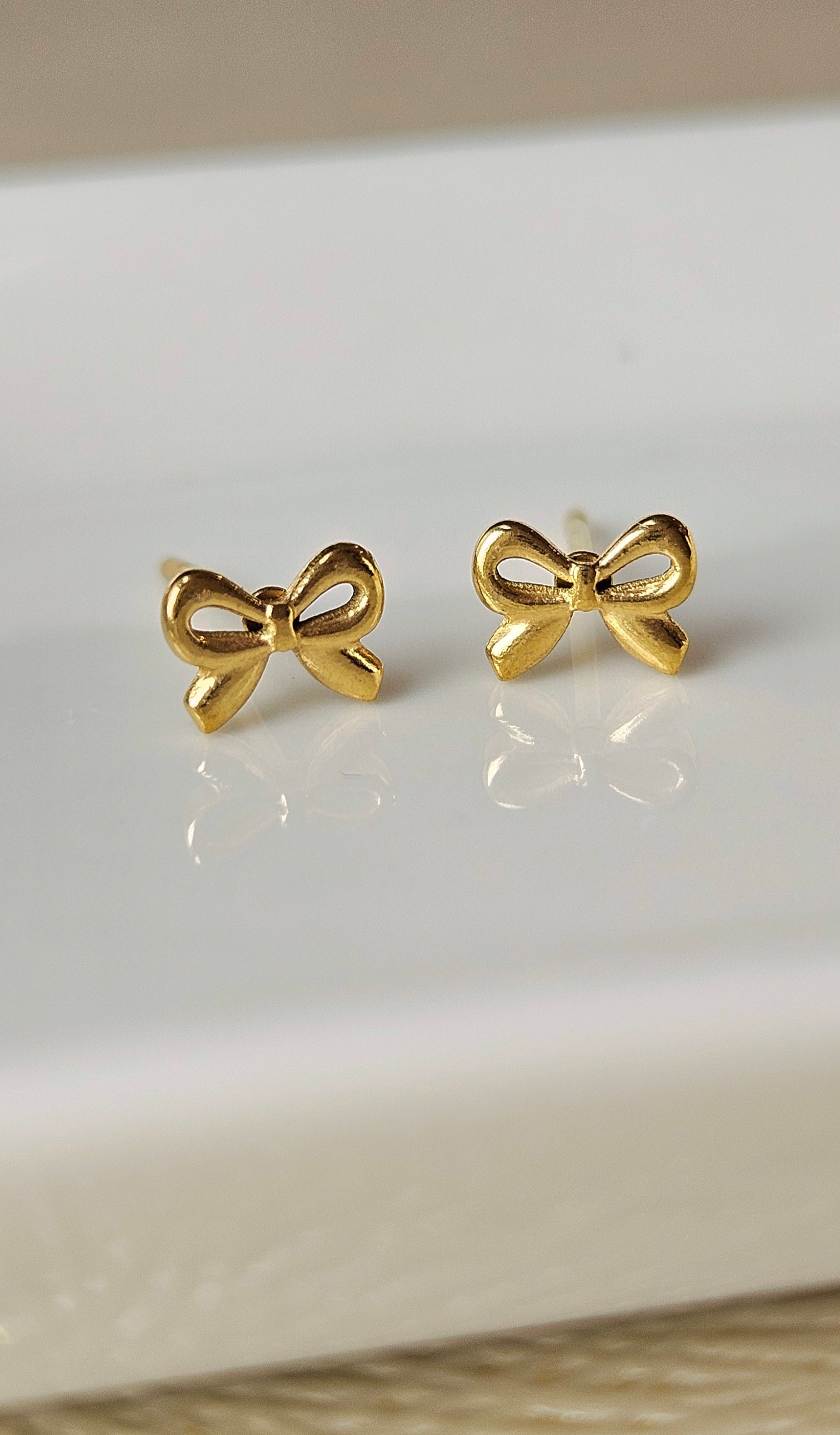 STAINLESS STEEL 18K GOLD-PLATED BOW NECKLACE & EARRINGS SET