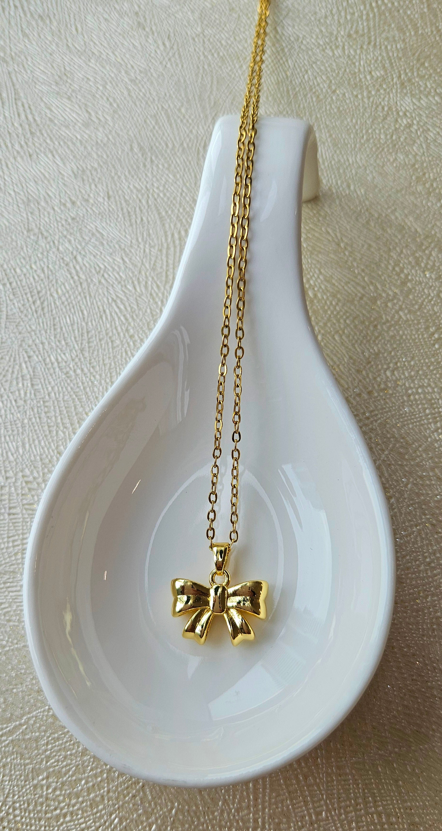 STAINLESS STEEL 18K GOLD-PLATED BOW NECKLACE & EARRINGS SET