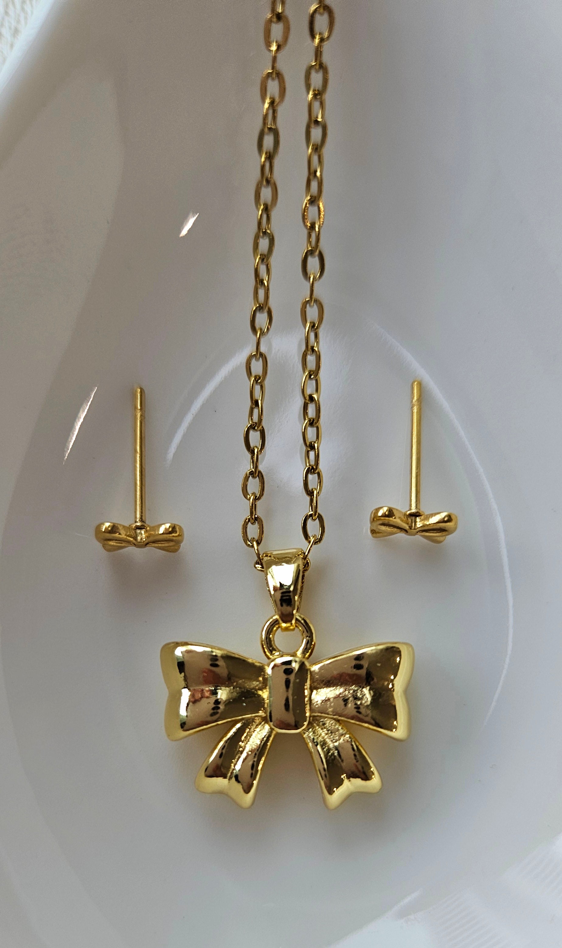 STAINLESS STEEL 18K GOLD-PLATED BOW NECKLACE & EARRINGS SET