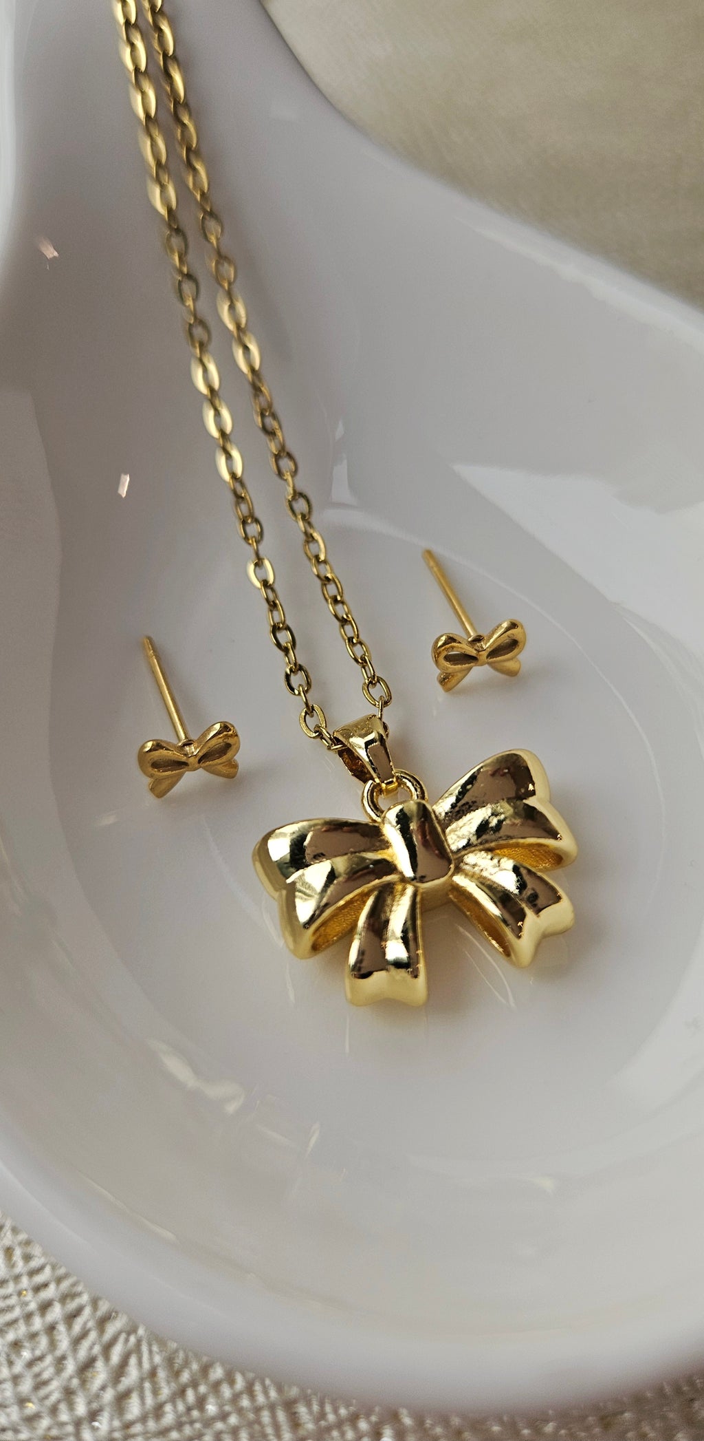 STAINLESS STEEL 18K GOLD-PLATED BOW NECKLACE & EARRINGS SET