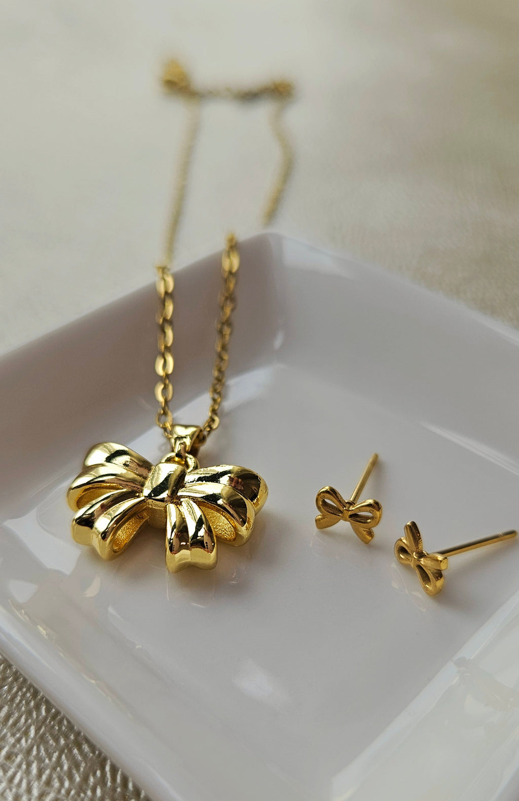 STAINLESS STEEL 18K GOLD-PLATED BOW NECKLACE & EARRINGS SET