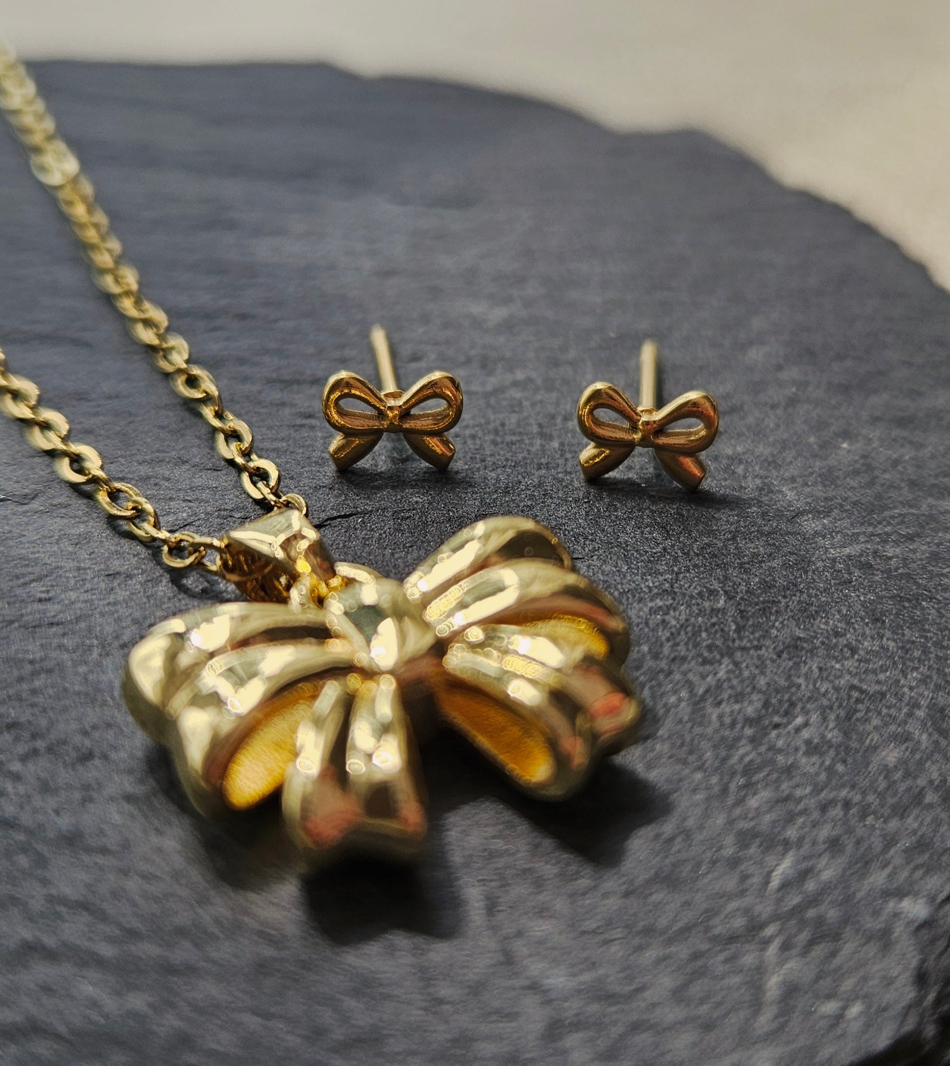 STAINLESS STEEL 18K GOLD-PLATED BOW NECKLACE & EARRINGS SET