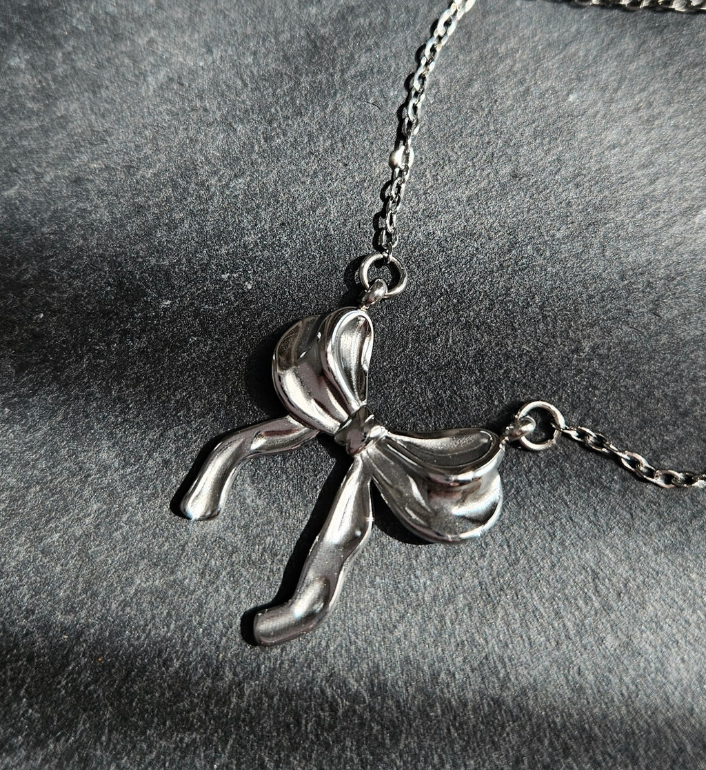 STAINLESS STEEL SILVER BOW EARRINGS AND NECKLACE SET