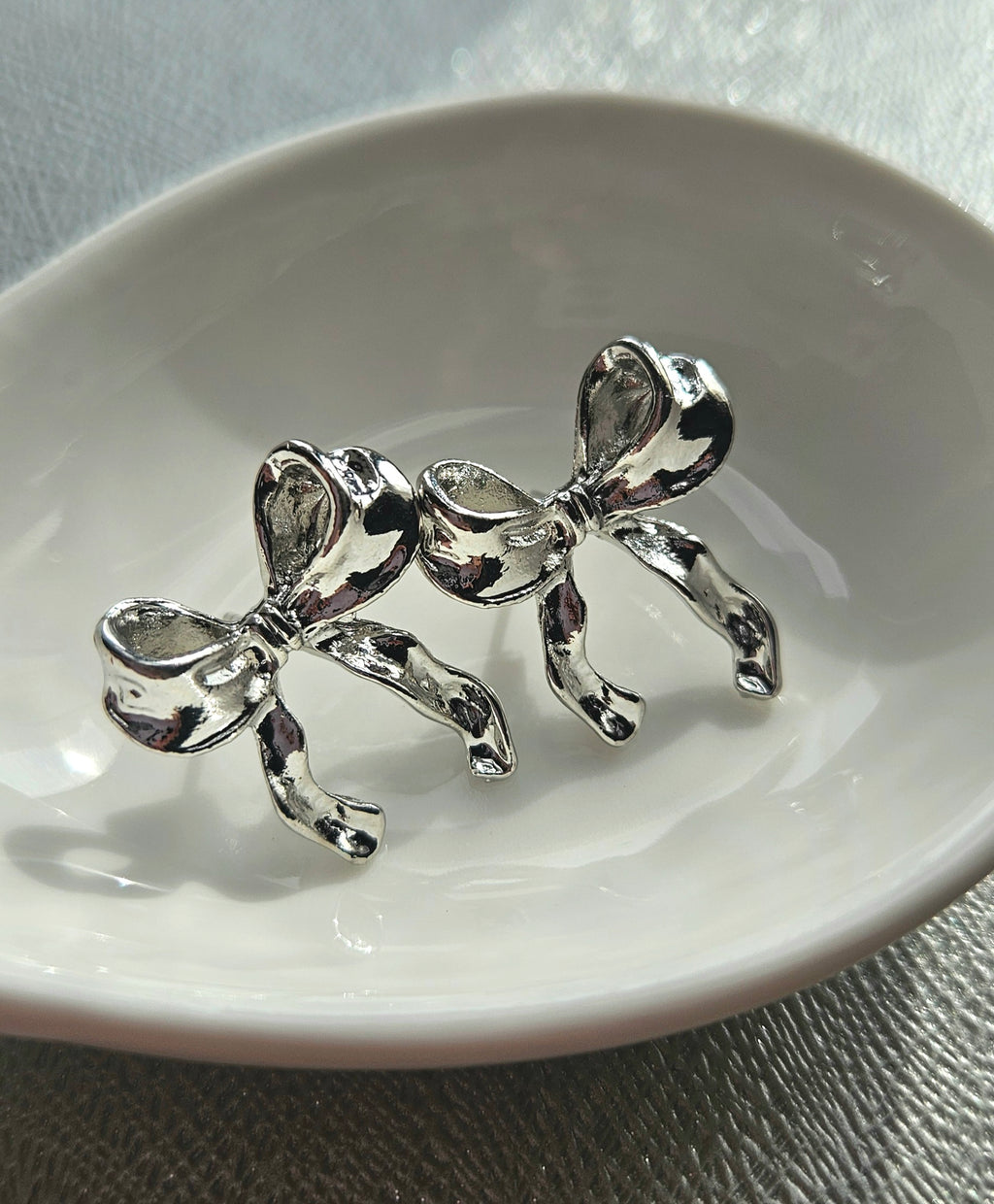 STAINLESS STEEL SILVER BOW EARRINGS AND NECKLACE SET