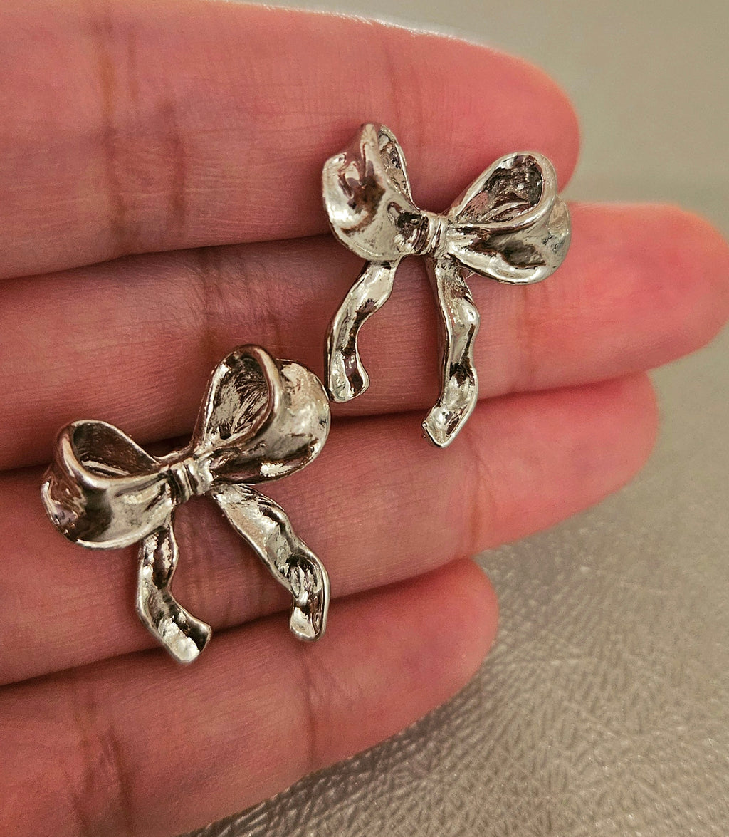 STAINLESS STEEL SILVER BOW EARRINGS AND NECKLACE SET