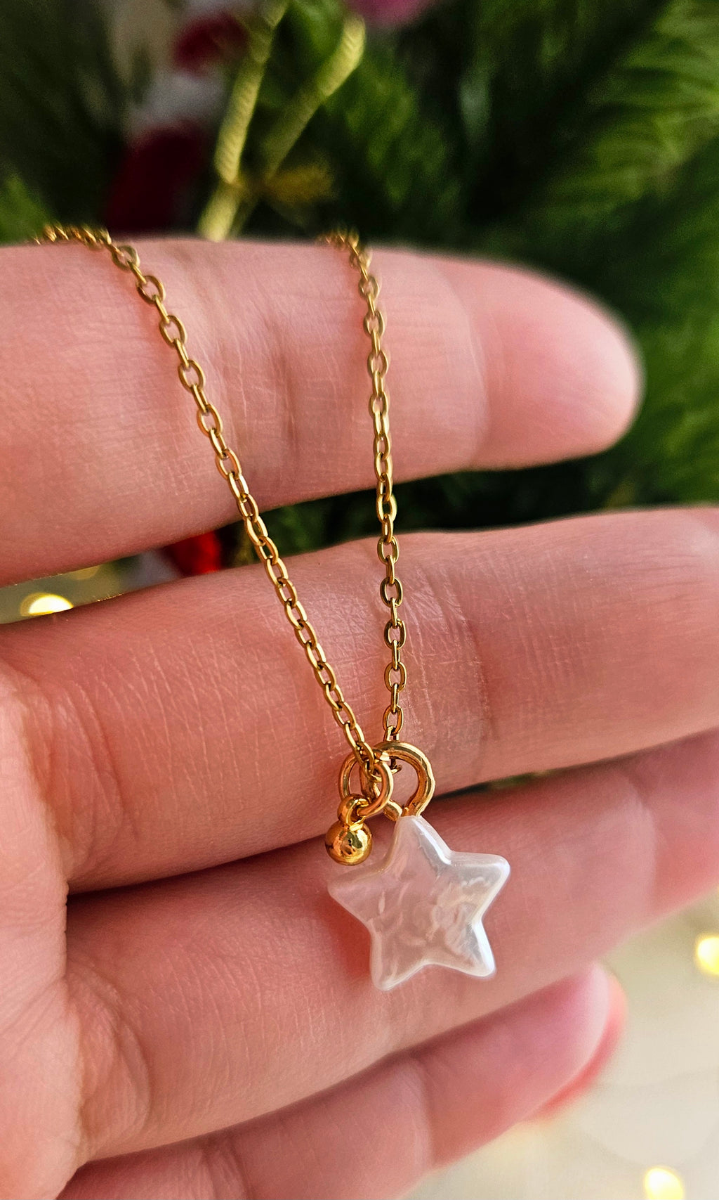 STAINLESS STEEL GOLD NECKLACE WITH A STAR PENDANT