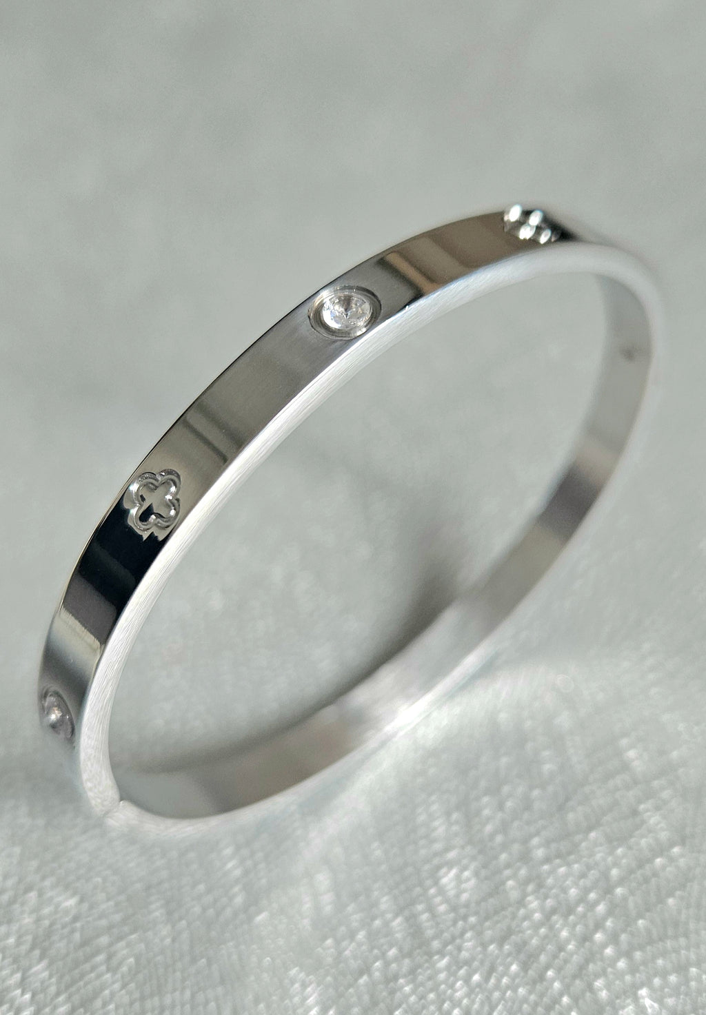 STAINLESS STEEL SILVER CLOVER BANGLE WITH RHINESTONES