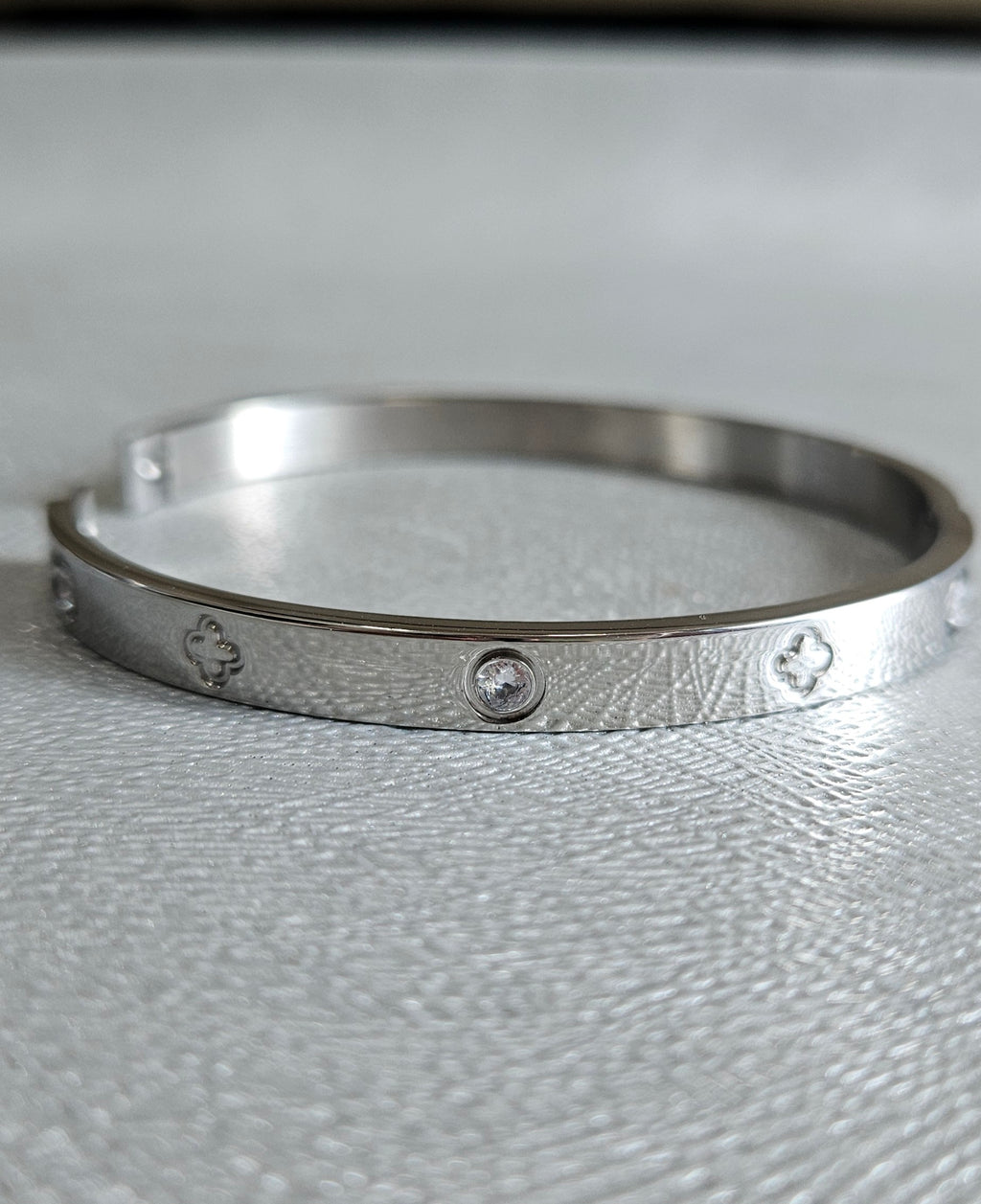 STAINLESS STEEL SILVER CLOVER BANGLE WITH RHINESTONES