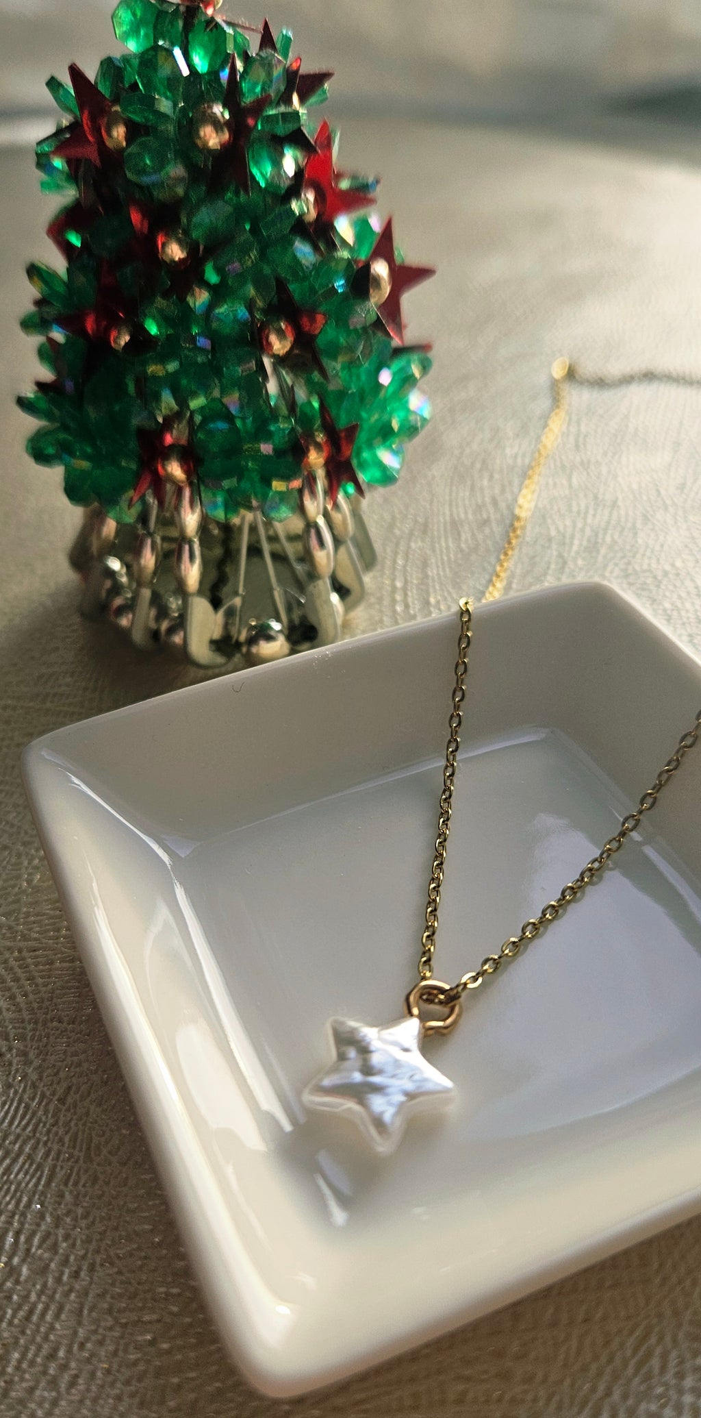 STAINLESS STEEL GOLD NECKLACE WITH A STAR PENDANT