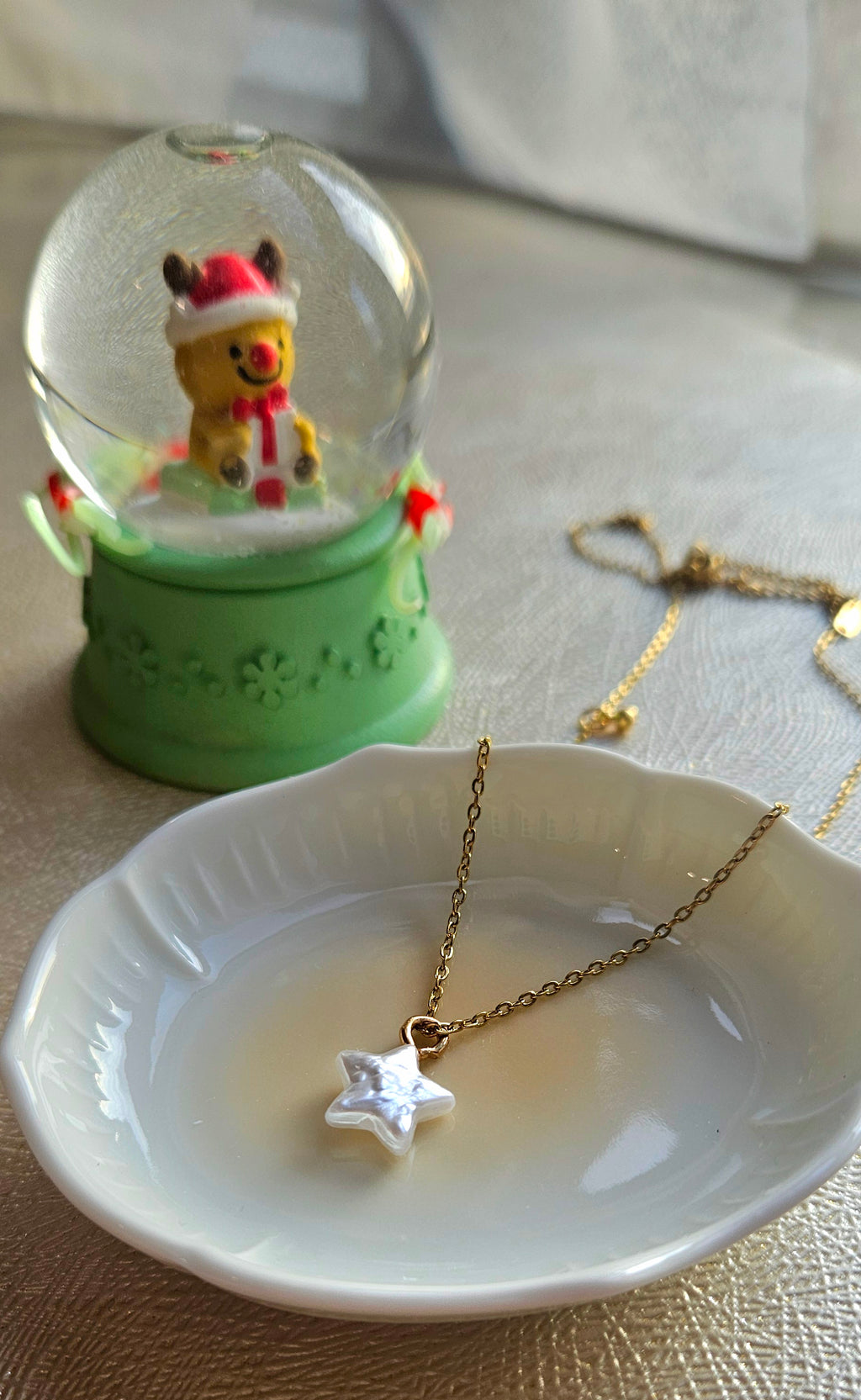 STAINLESS STEEL GOLD NECKLACE WITH A STAR PENDANT