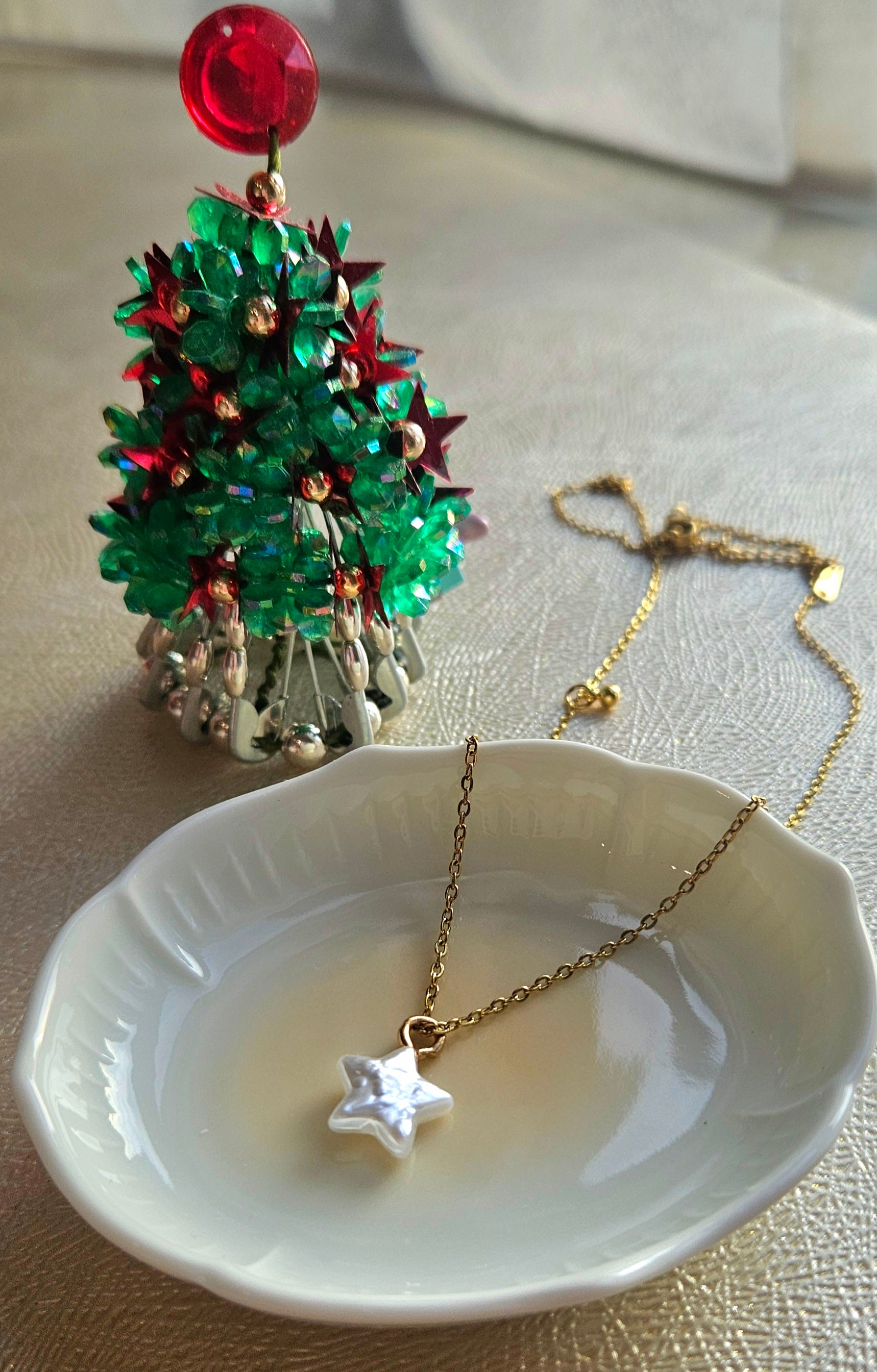 STAINLESS STEEL GOLD NECKLACE WITH A STAR PENDANT