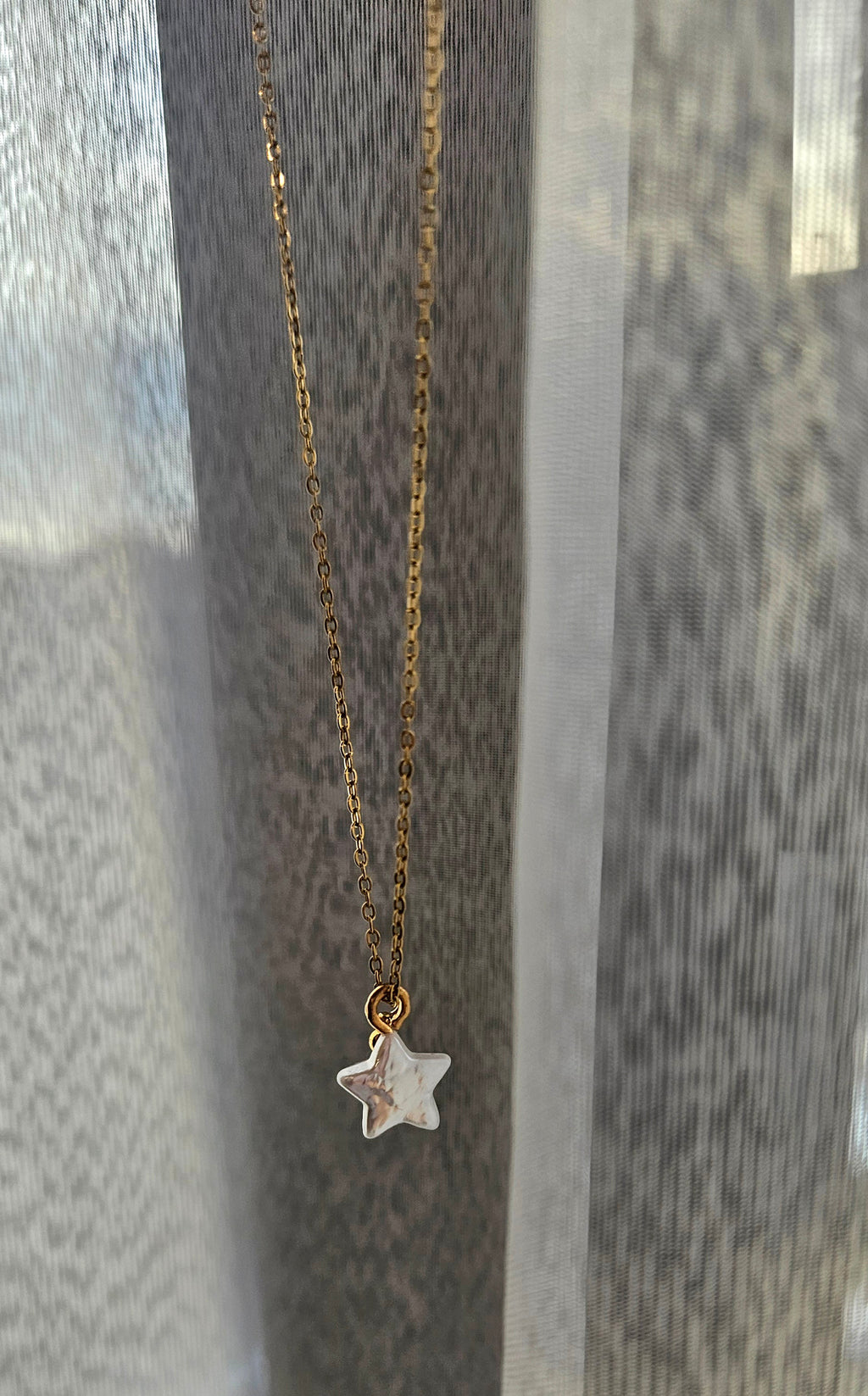 STAINLESS STEEL GOLD NECKLACE WITH A STAR PENDANT