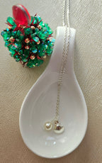 STAINLESS STEEL SILVER NECKLACE WITH FAUX PEARL AND SHELL PENDANT