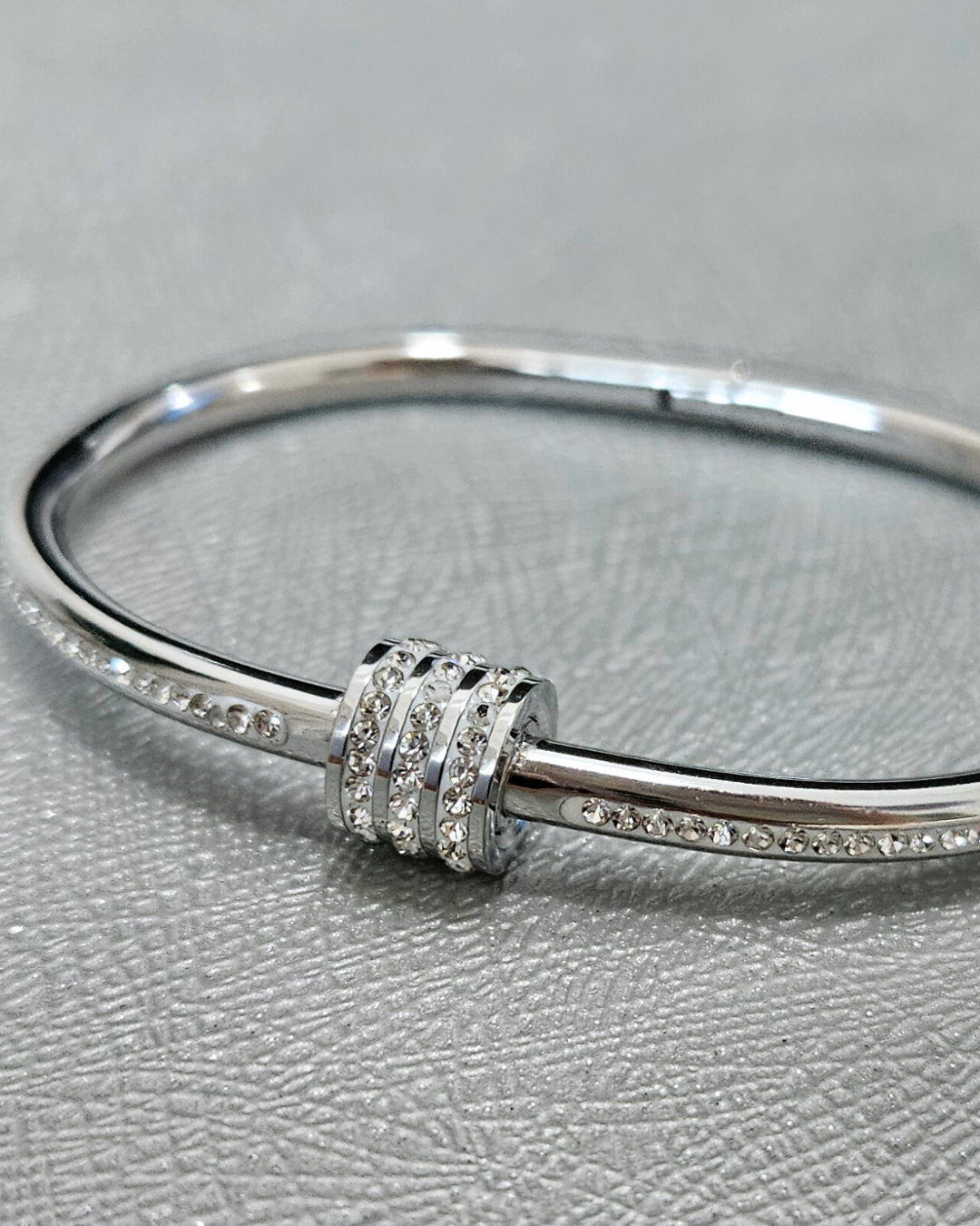 STAINLESS STEEL SILVER BANGLE WITH RHINESTONES